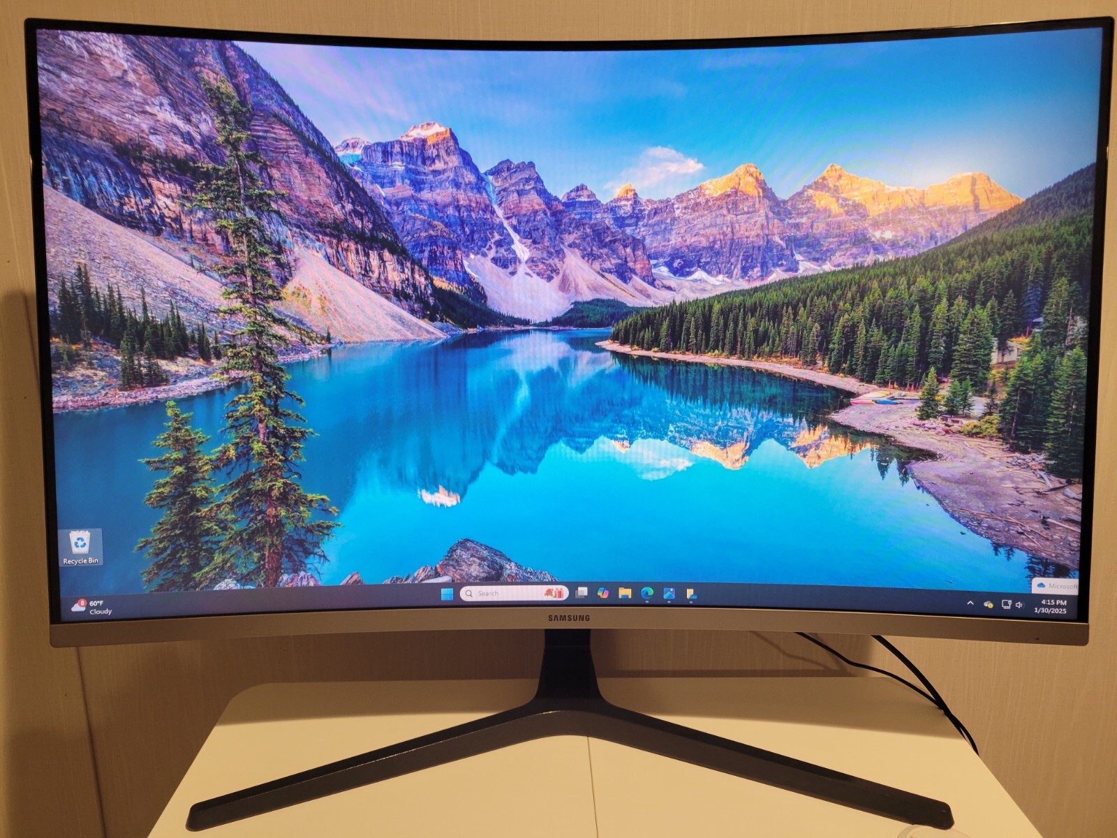 SAMSUNG 32" Class CR50 Curved Full HD Monitor - 60Hz Refresh - 4ms Response Time