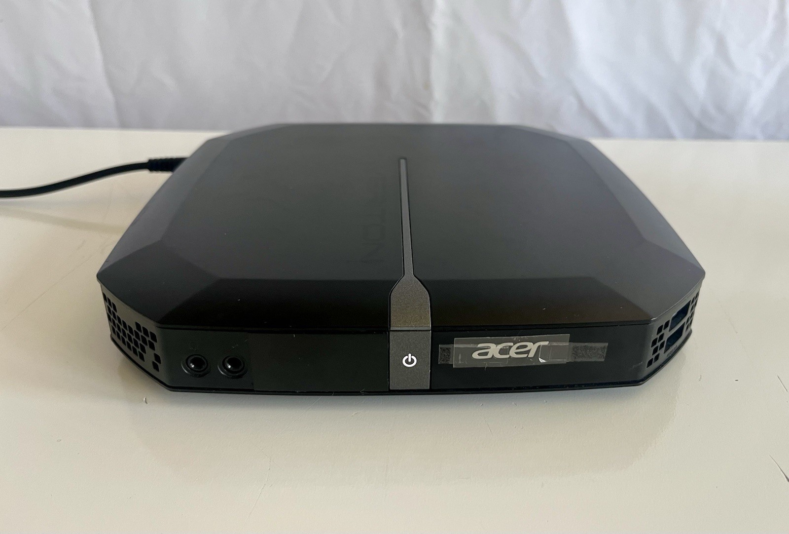 Acer Veriton N2620G Mini PC Intel Celeron Processor TURNS ON UNTESTED FOR PARTS