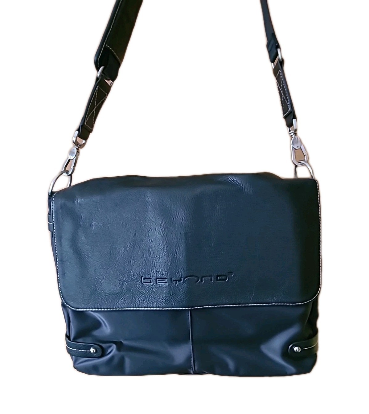 Bellino Beyond Laptop Computer Book Bag black leather & sliver-tone accents EUC