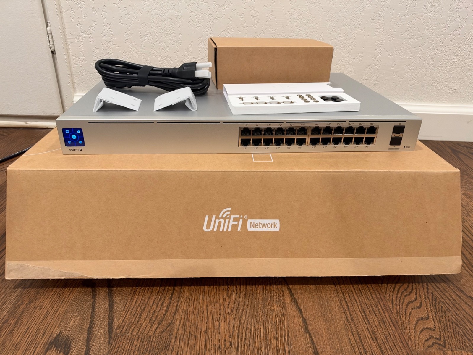Ubiquiti Networks UniFi Switch Pro 24 Port layer 3 400w budget Poe USW-Pro-24