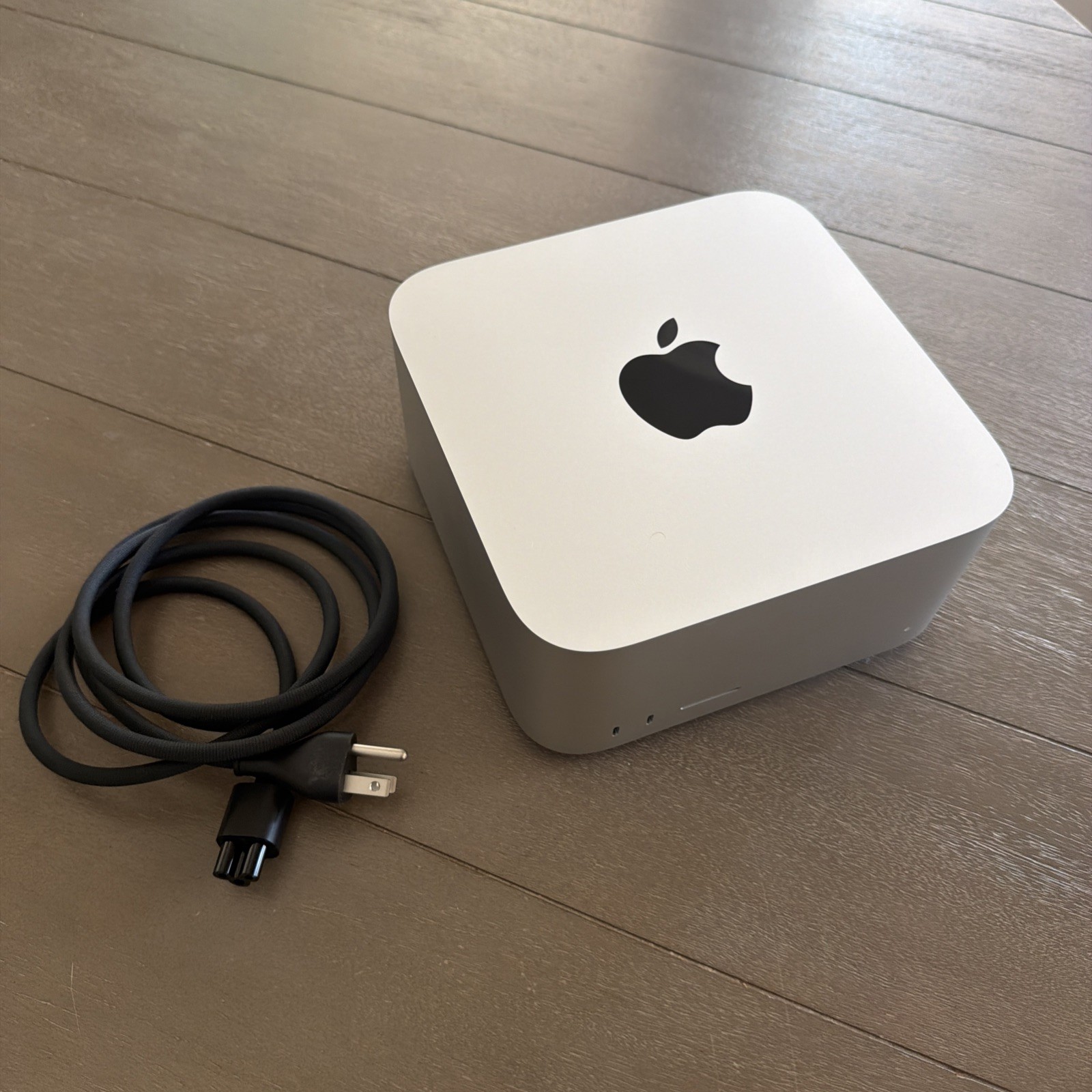 Apple Mac Studio M4 Max chip with 16‑core CPU