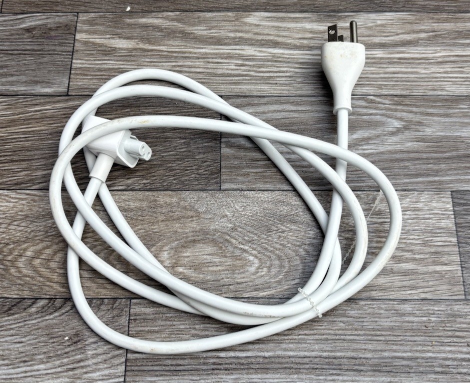 APPLE Macbook Charger Volex APC7H Power Cord Charging Extender Cable White 