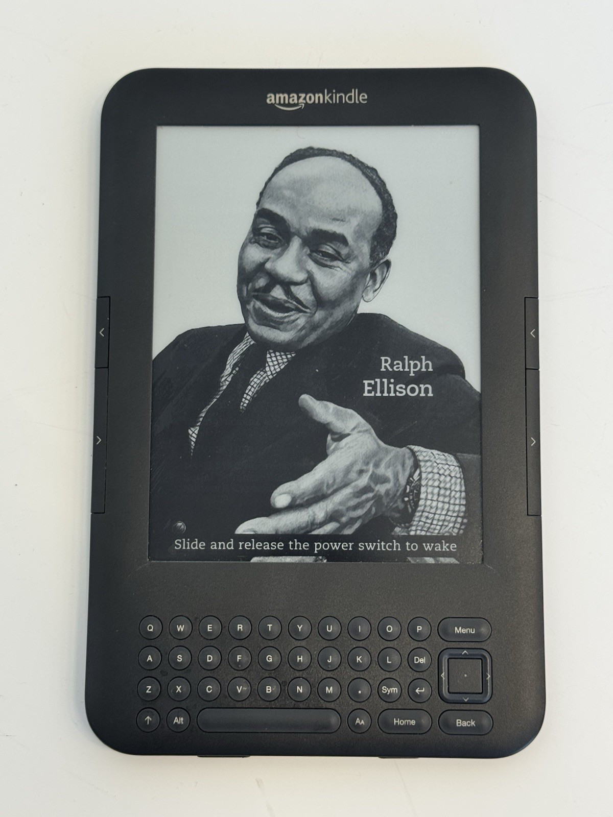 Amazon Kindle Keyboard 3, Wi-Fi, 6" 4GB, 3rd Generation Case with Light Bundle