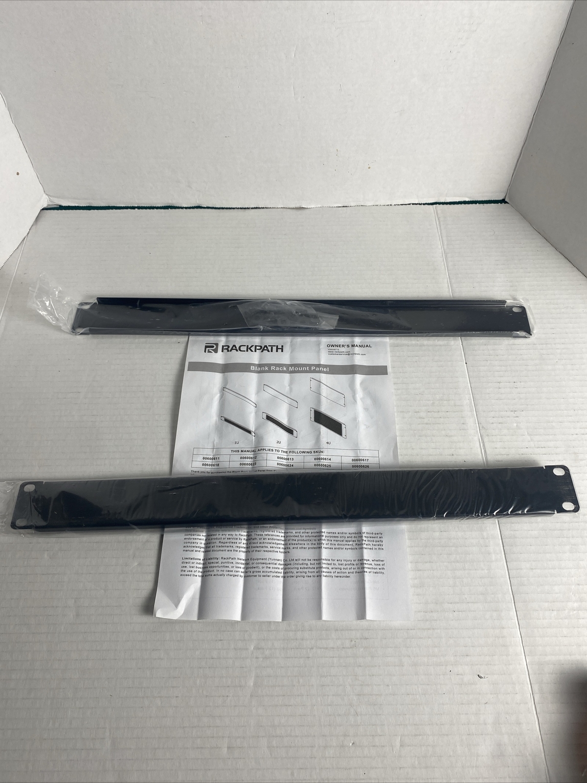 RackPath 1U Blank Rack Mount Panel Spacer with Venting (2 Pack) for 19in Ser...