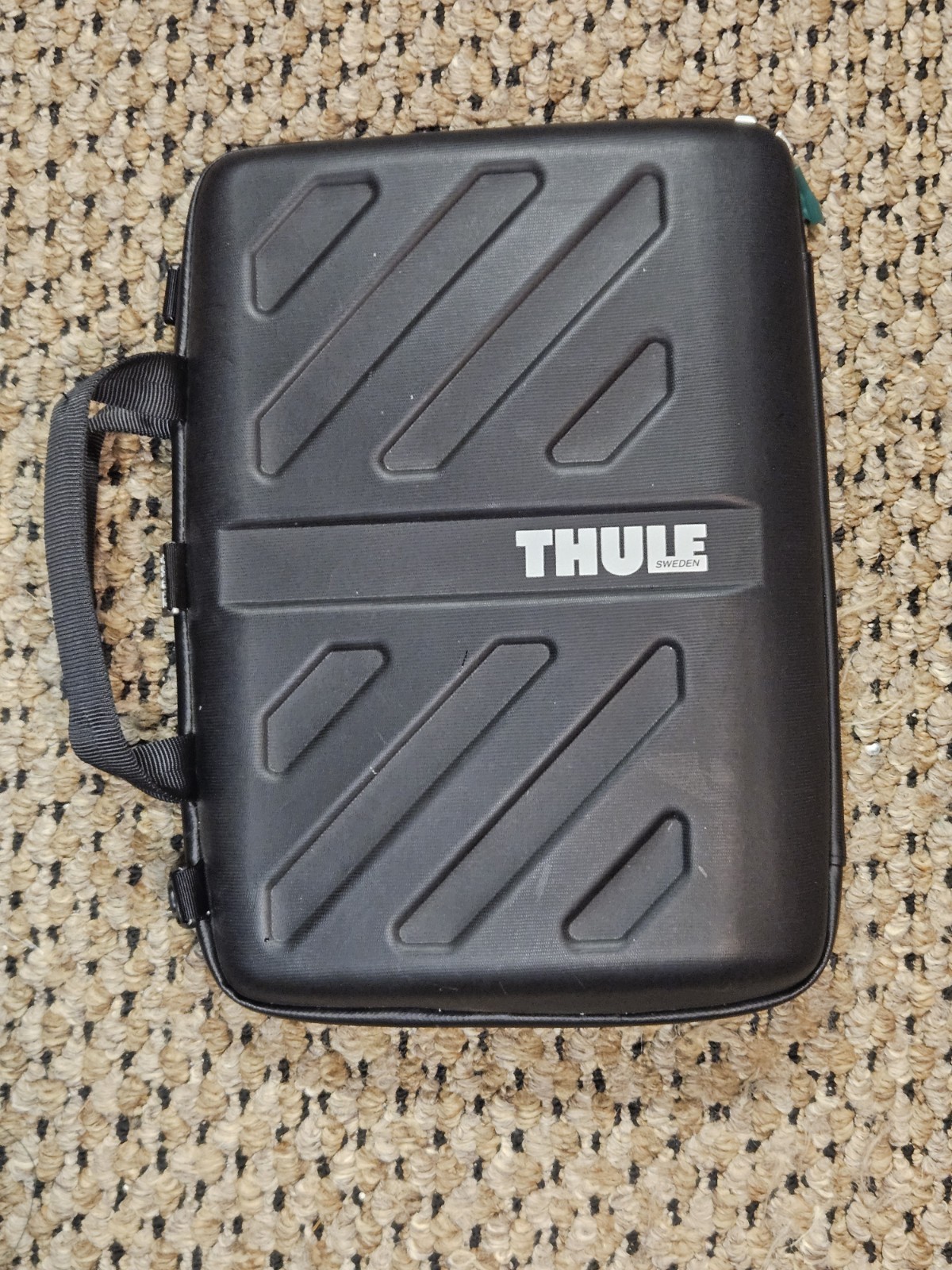 Thule Gauntlet 3.0 Laptop Case 13" Hard Shell Carrying Bag MacBook Black Travel 
