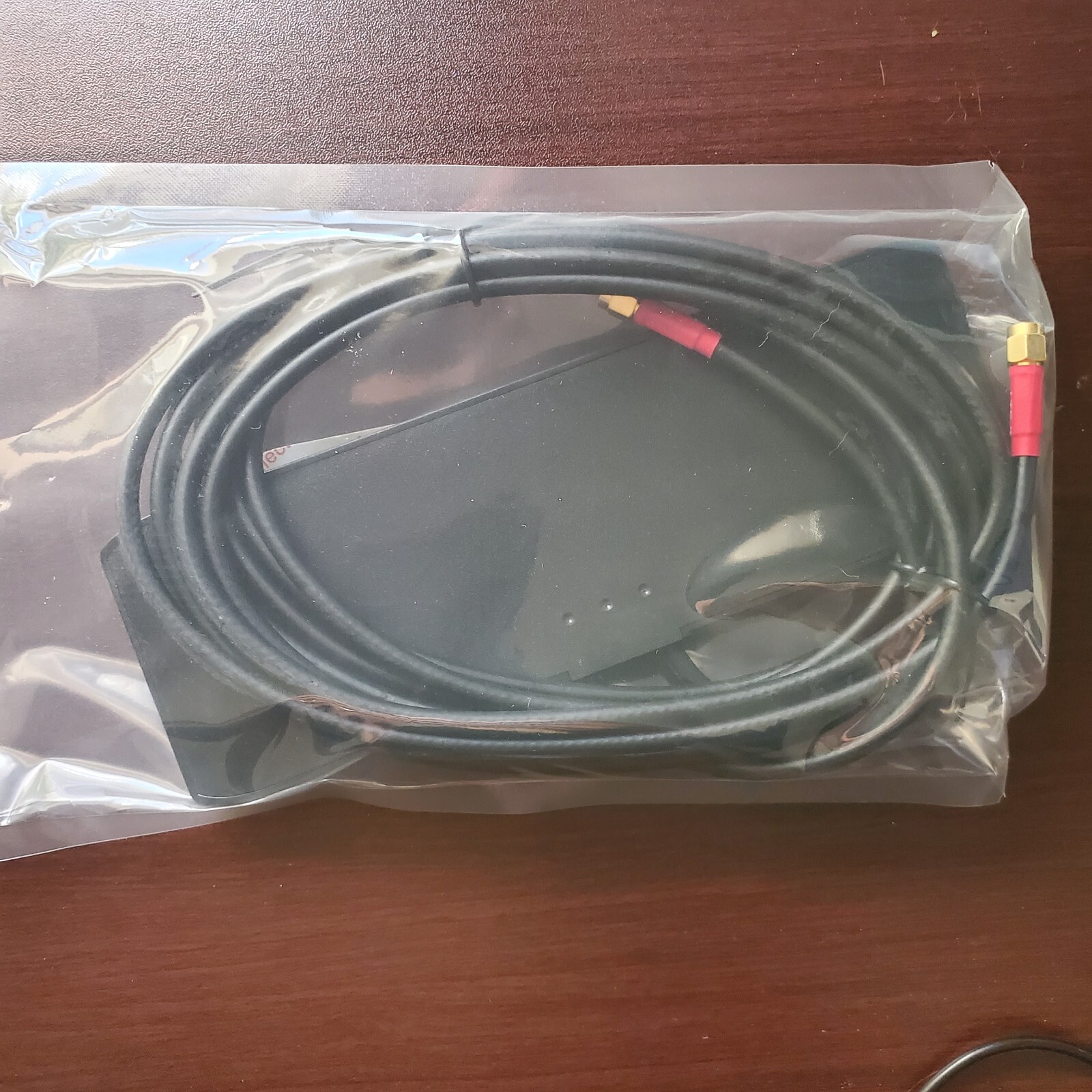 Cradlepoint LTE Omnidirectional Antenna with Adhesive Strip 2 Connectors