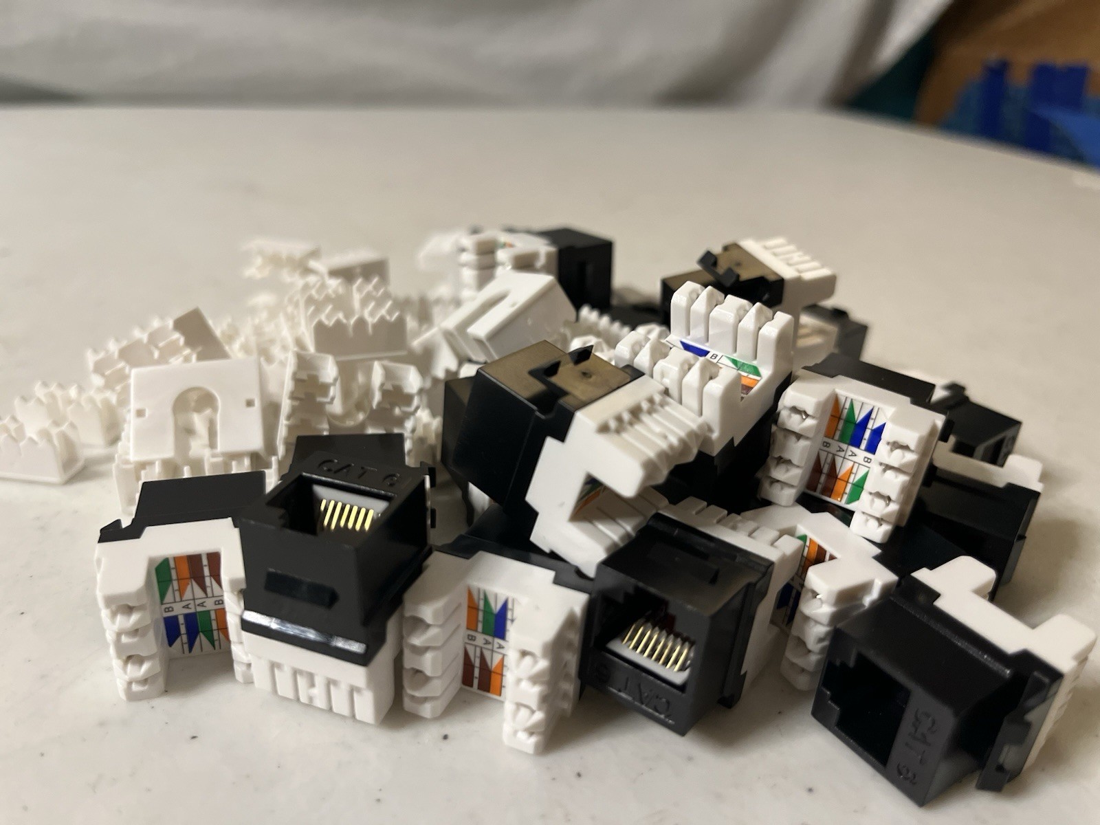 25-Pack NavePoint Cat6 RJ45 Keystone Jack Ethernet Connectors 90-Degree White