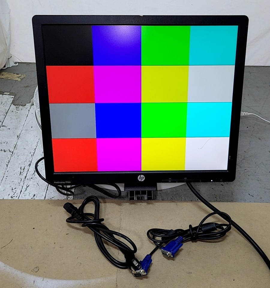 HP ProDisplay P19A D2W67A 19" LCD Monitor VGA GRADE C SEE NOTES
