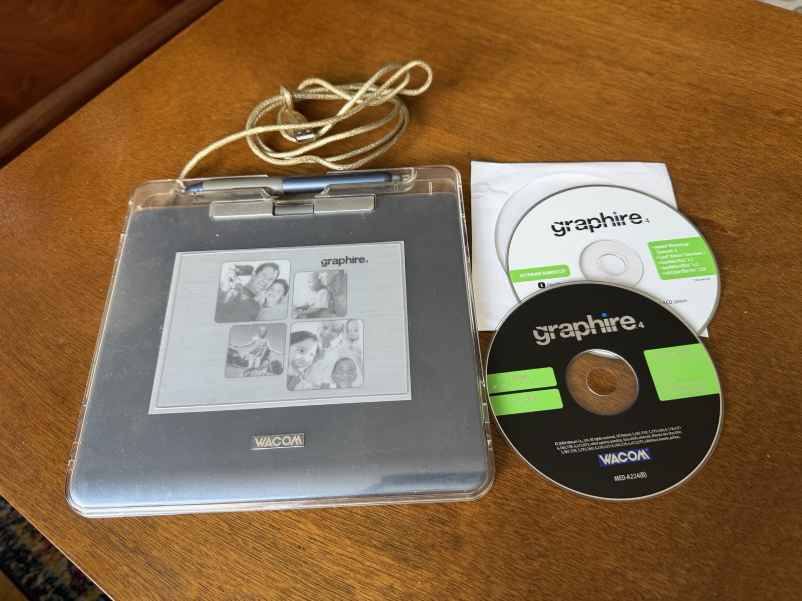 Wacom Graphire 4 CTE-440/B USB Grapics Tablet with Stylus Pen & CDs