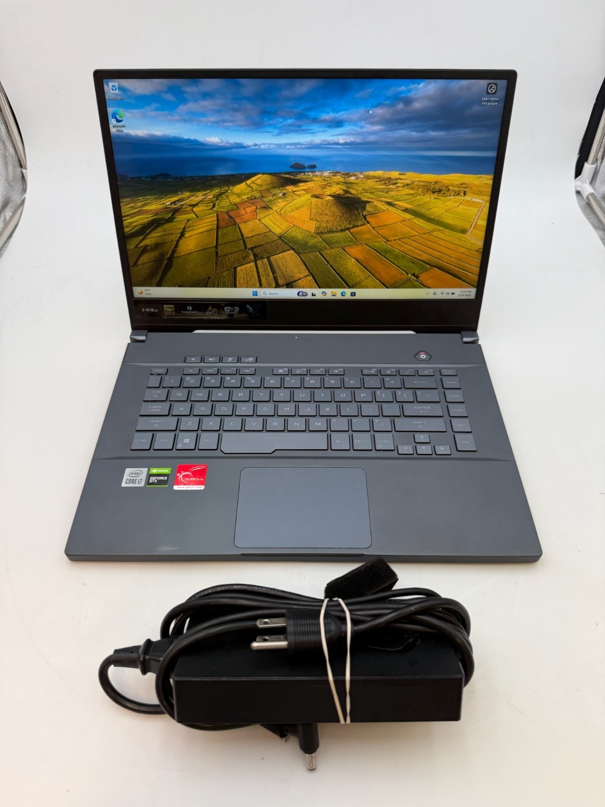 ASUS ROG Zephyrus M15 GU502LU 1 TB+512 GB SSD 24 GB RAM i7-10750H GTX 1660 Ti