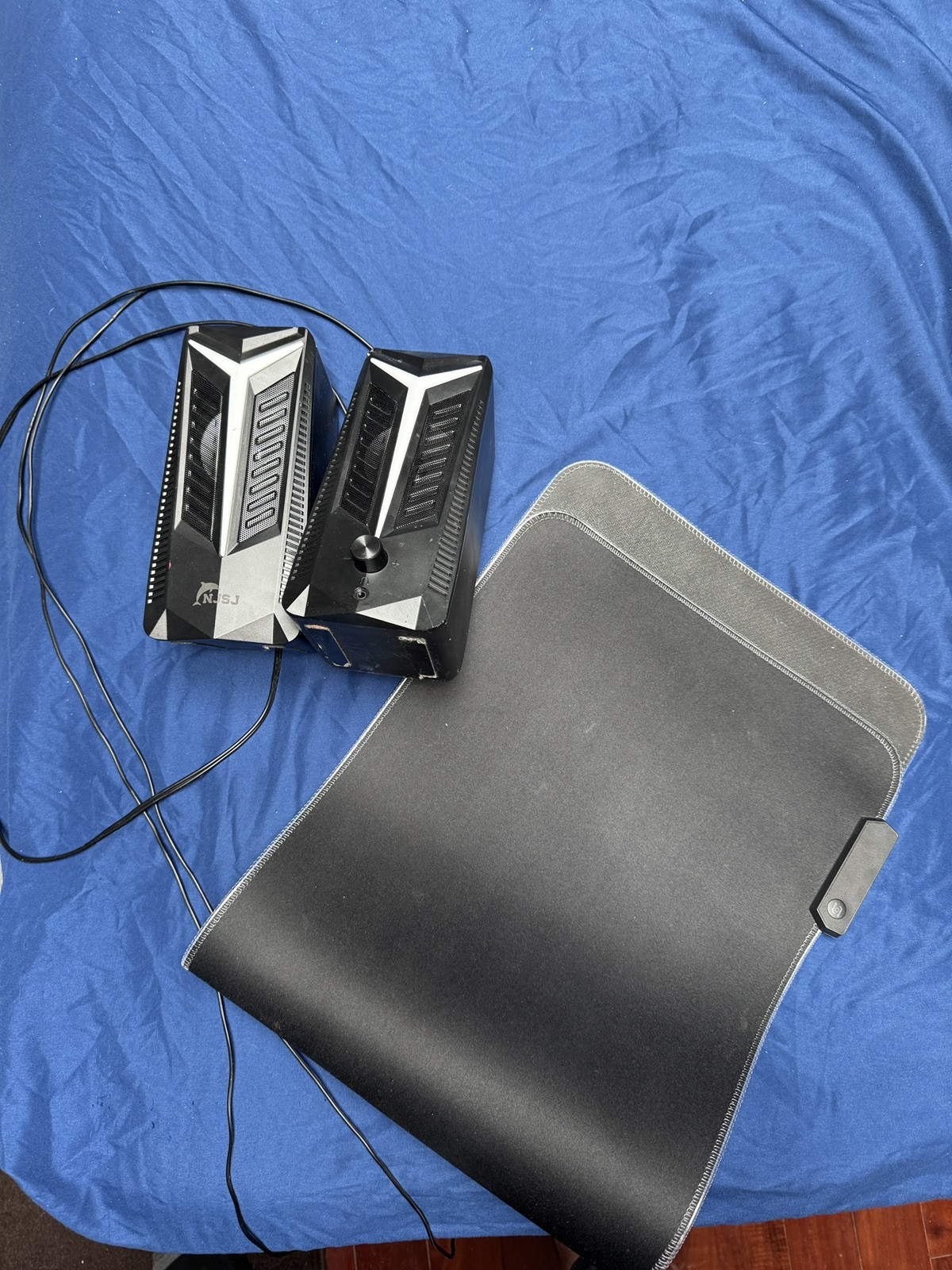 RGB Computer Speakers USB (NJSJ) & RGB Large Mouse Pad – Barely Used