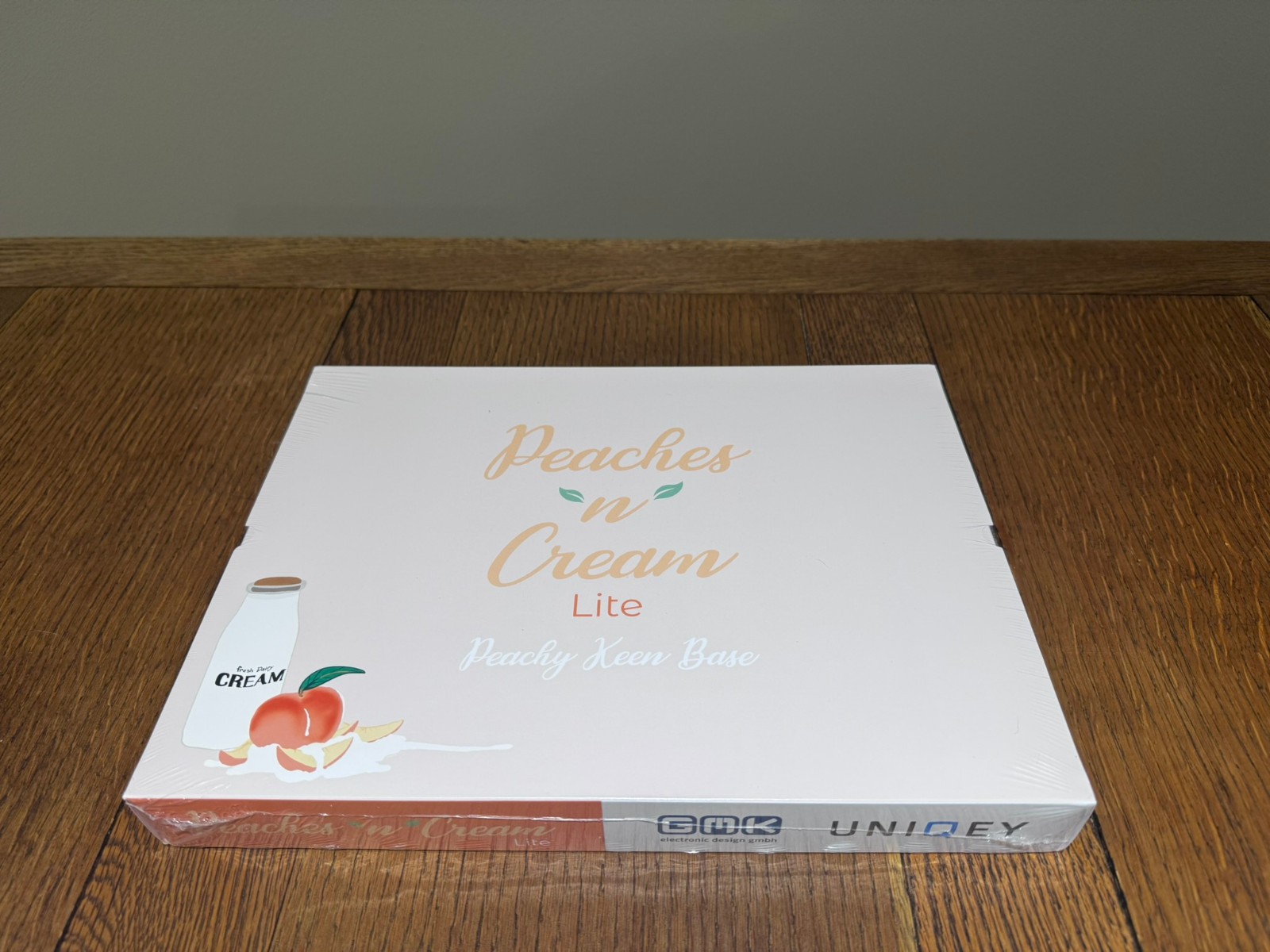 GMK Keycaps Peaches n Cream Lite - Unopened Peachy Keen Base