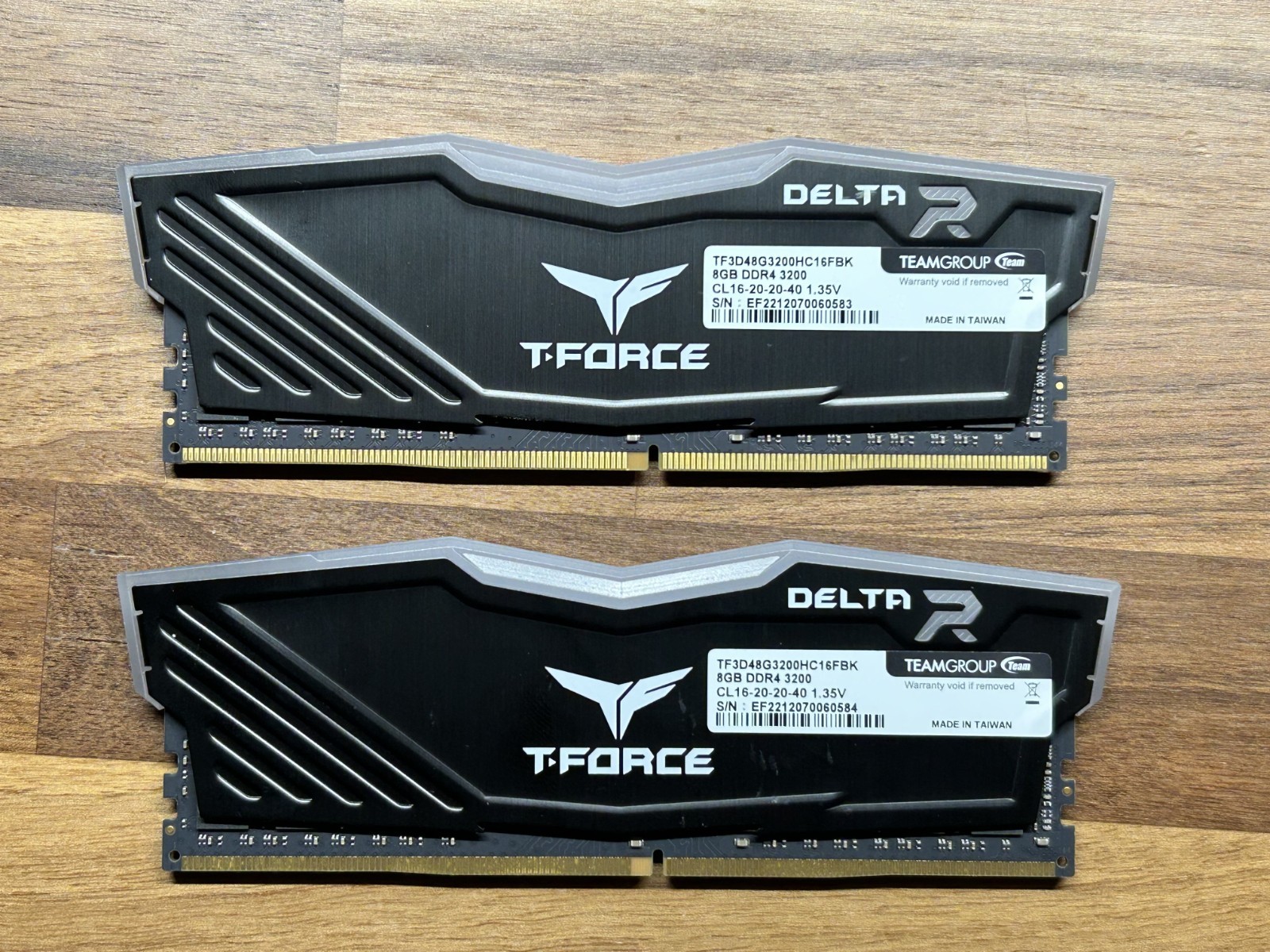 TEAMGROUP T-Force Delta R RGB 16GB (2x8GB) DDR4-3200 CL16 RAM TF3D48G3200HC16FBK