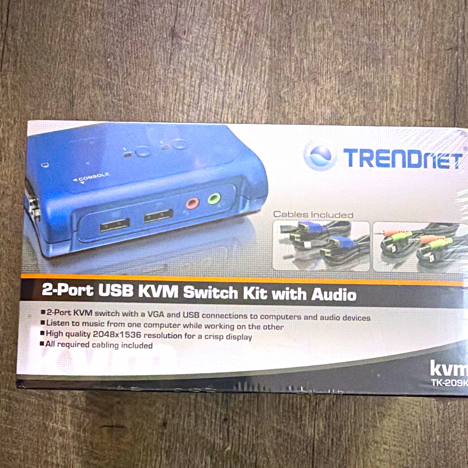 TRENDnet TK-209K 2-Port USB/VGA KVM Switch Kit w/ Audio, Plug & Play, 4 ft