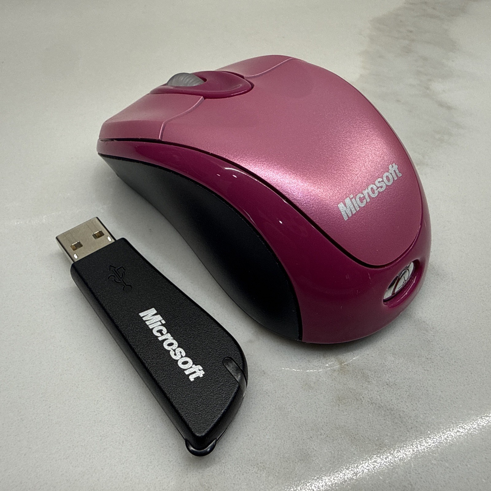 Microsoft Wireless Notebook Optical Mouse 3000 Windows /Mac - Color: DOUBLE PINK