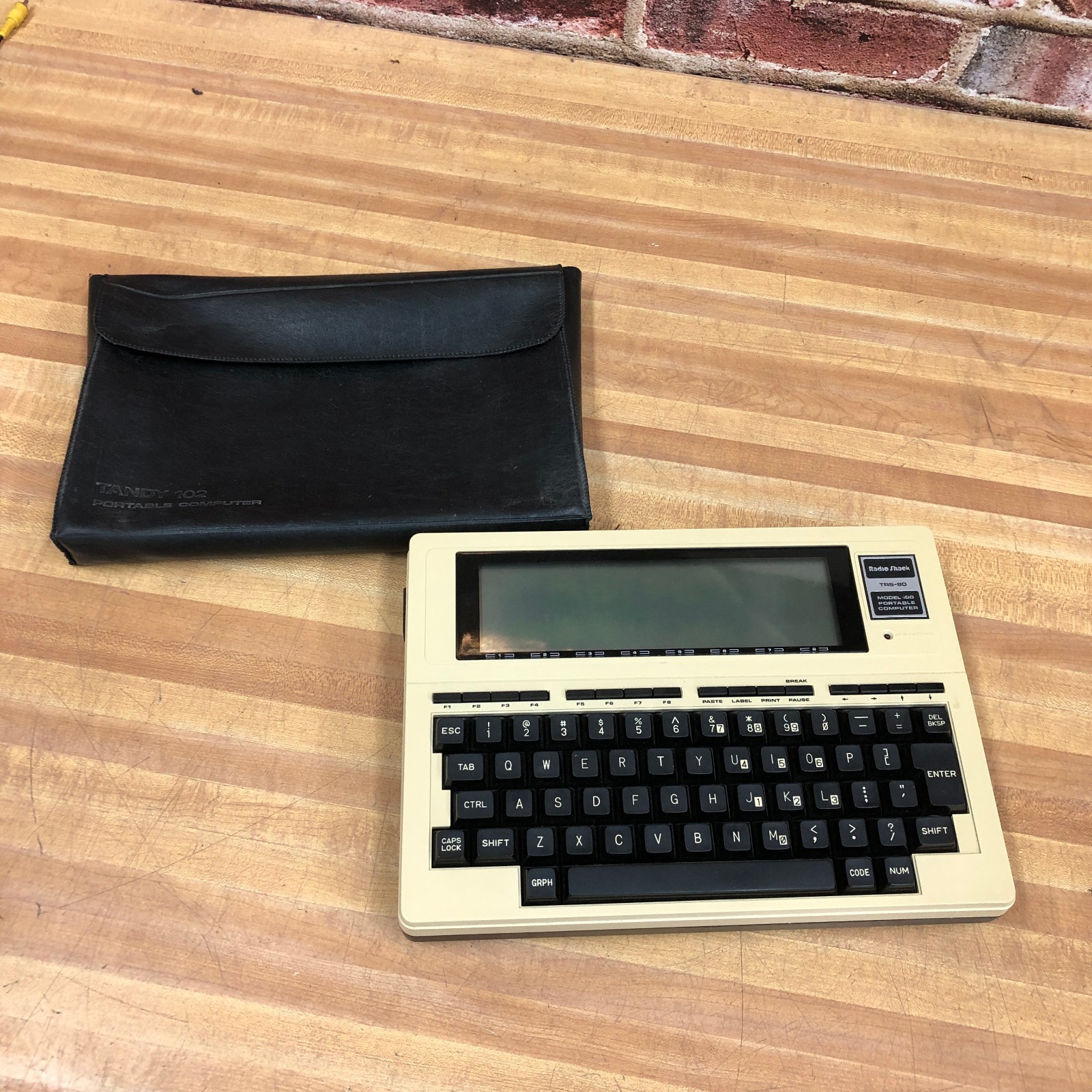 Working Vintage Radio Shack TRS-80 Model 100 Portable Computer
