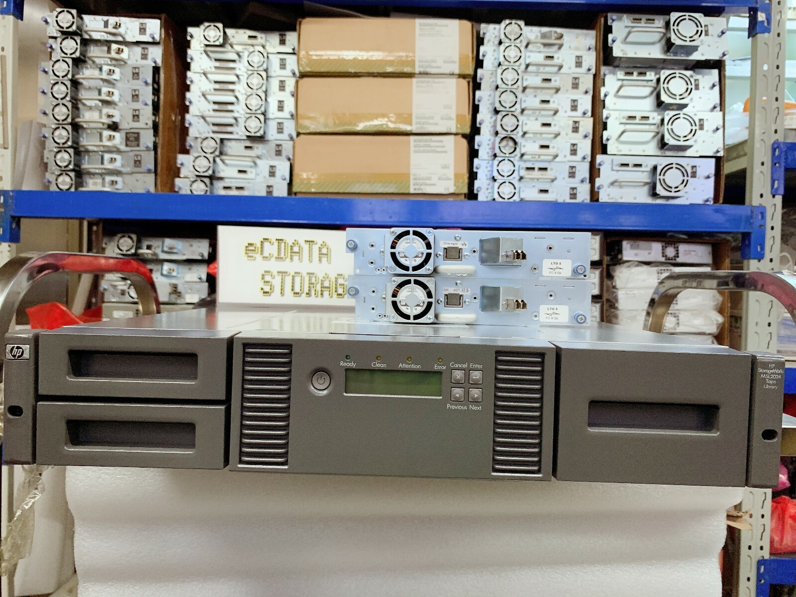 HP MSL2024 LTO5 ULTRIUM 3000 FC TAPE LIBRARY BL542A WITH 2 LTO5 FC HH DRIVE