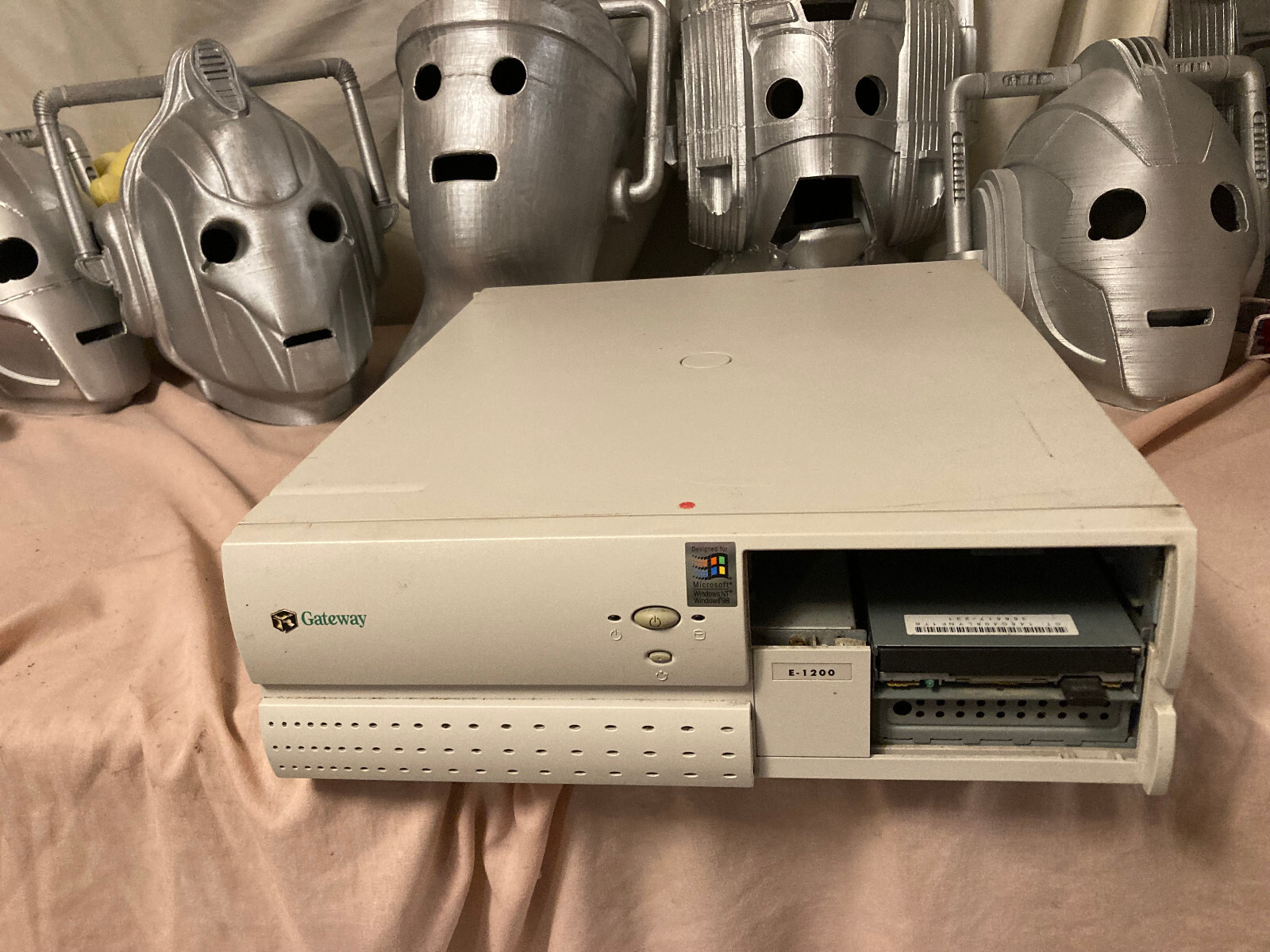 working Gateway Celeron 333 desktop E1200  64MB ram 3.5 floppy 2 PCI, 1 ISA, usb