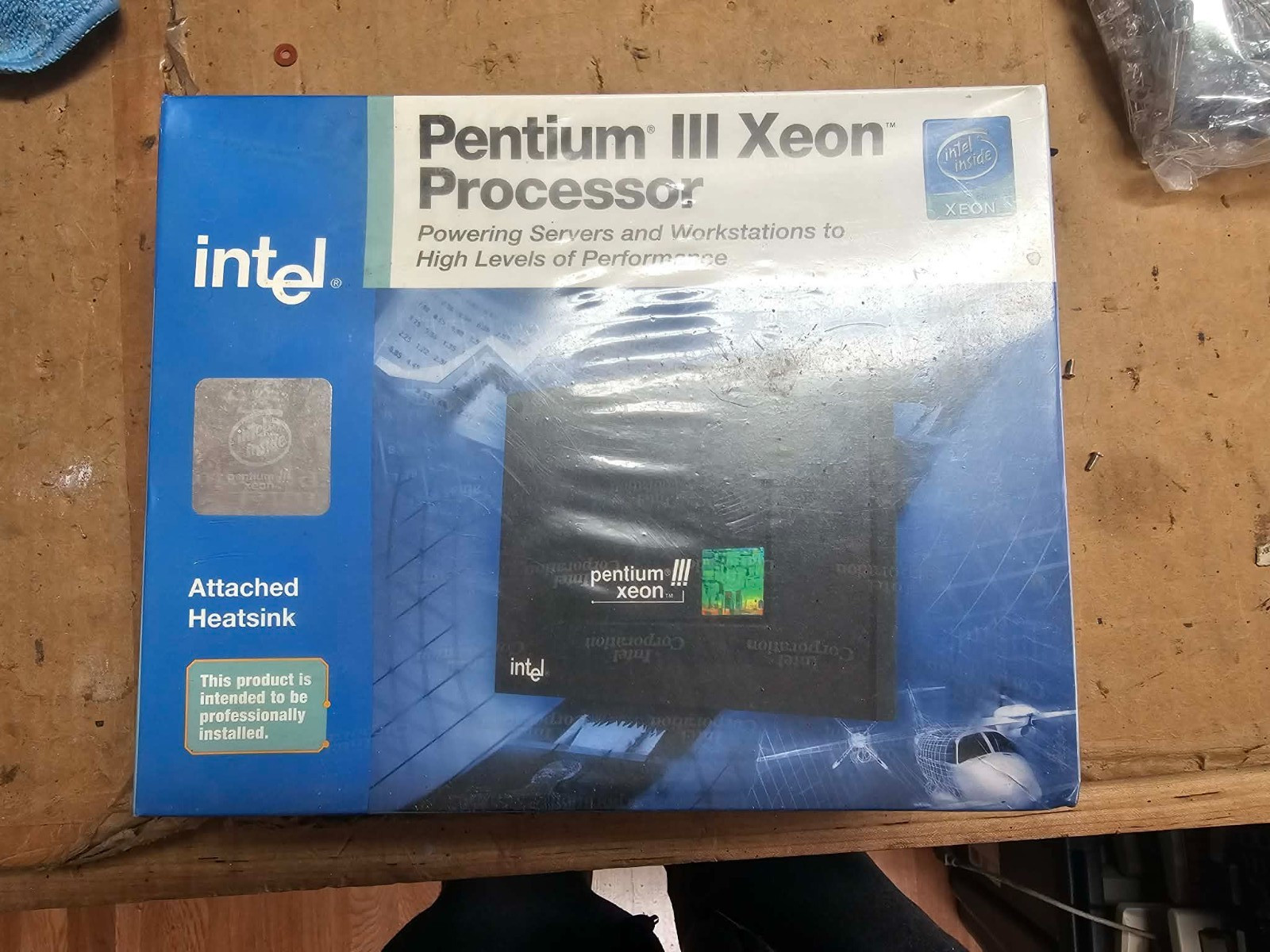 NEW Intel Pentium III Xeon 700MHz 2MB Cache SL4R3 Slot 2 Vintage Server CPU