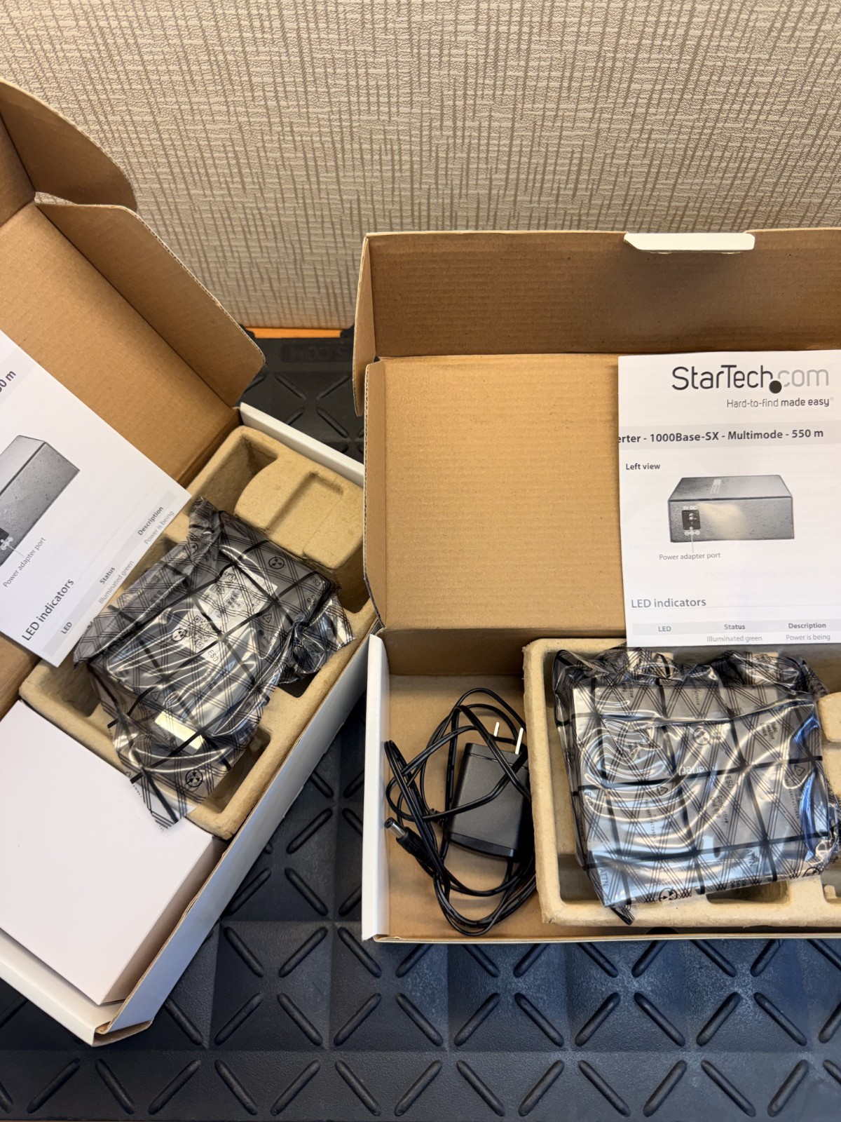 StarTech MCMGBSCMM055 Gigabit Ethernet SC Fiber Converter 550m Open Box