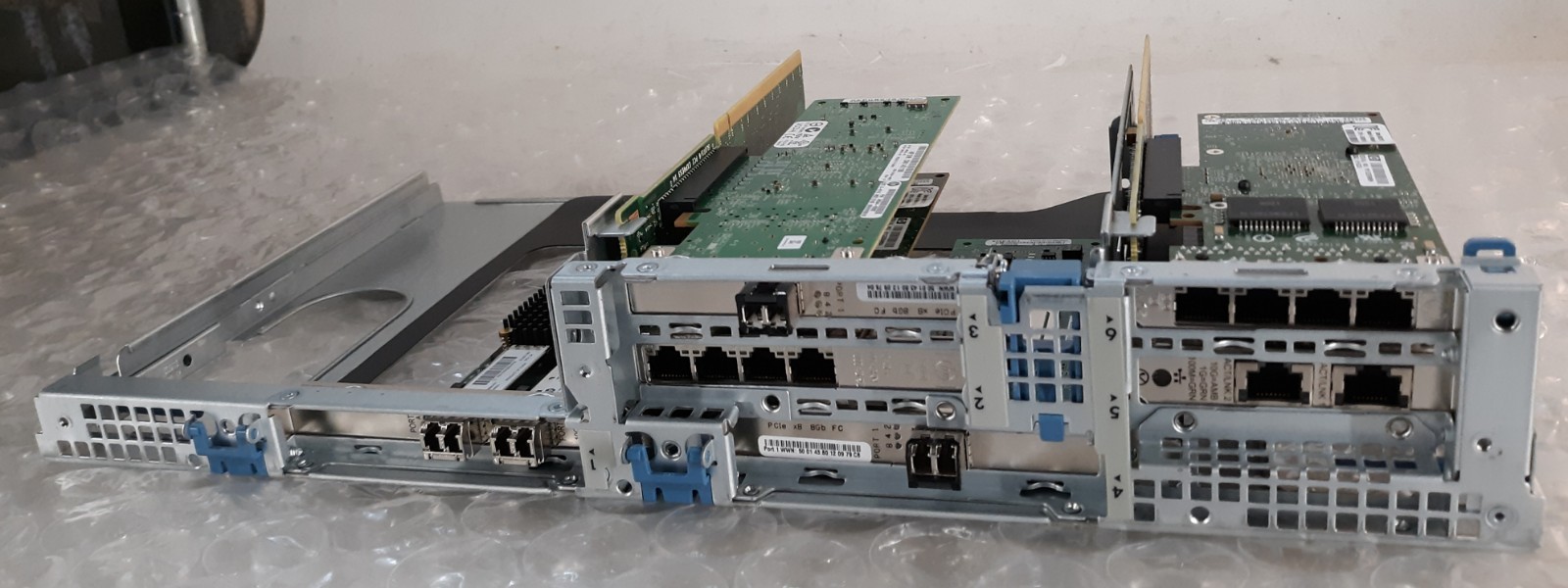 HP ProLiant Bundle 2x Riser Cards Cage 2x QLE2560 2x NC365T 1x 561T 1x NC552SFP