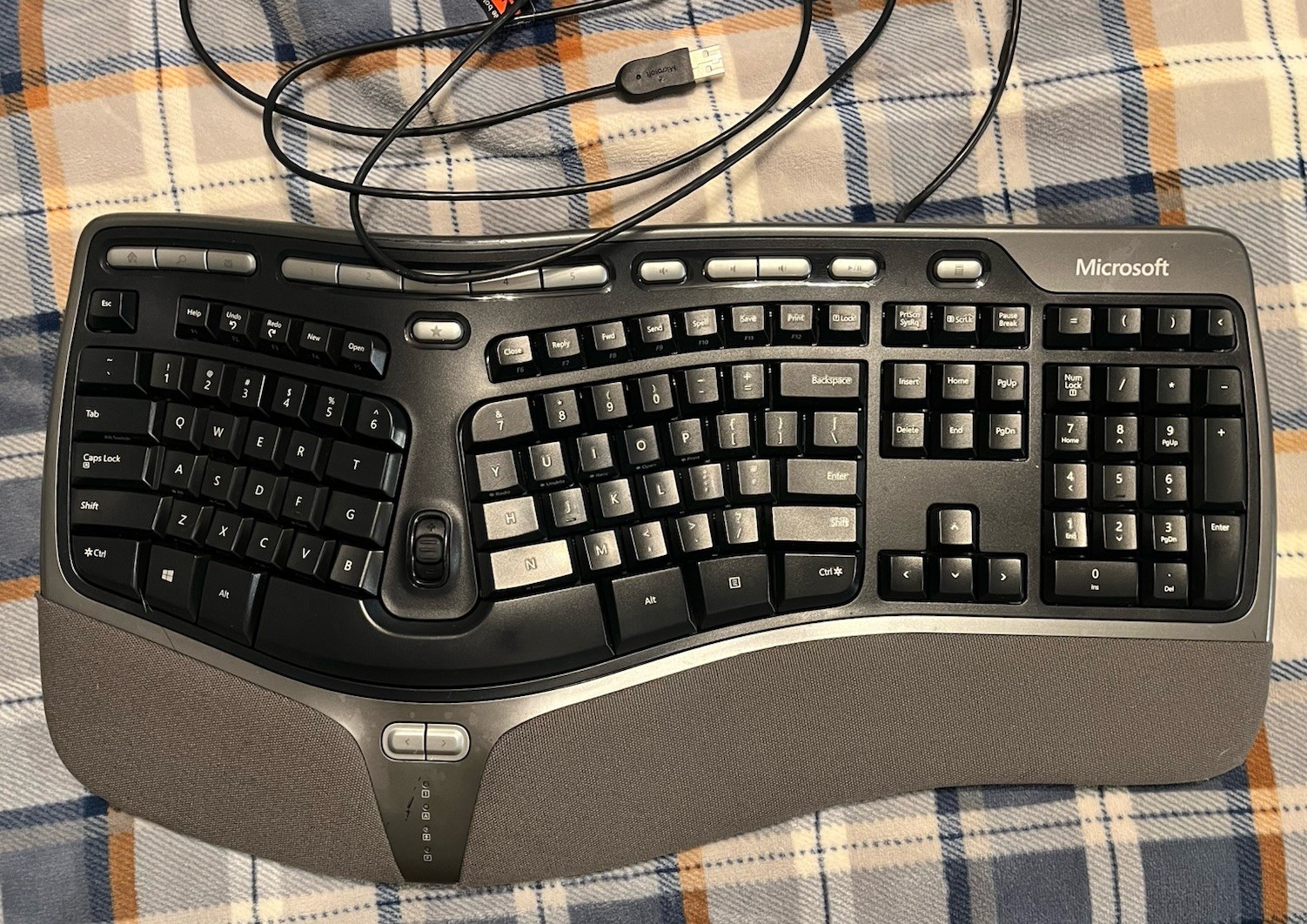 Microsoft Natural Ergonomic Keyboard 4000 USB - Cleaned Tested Working