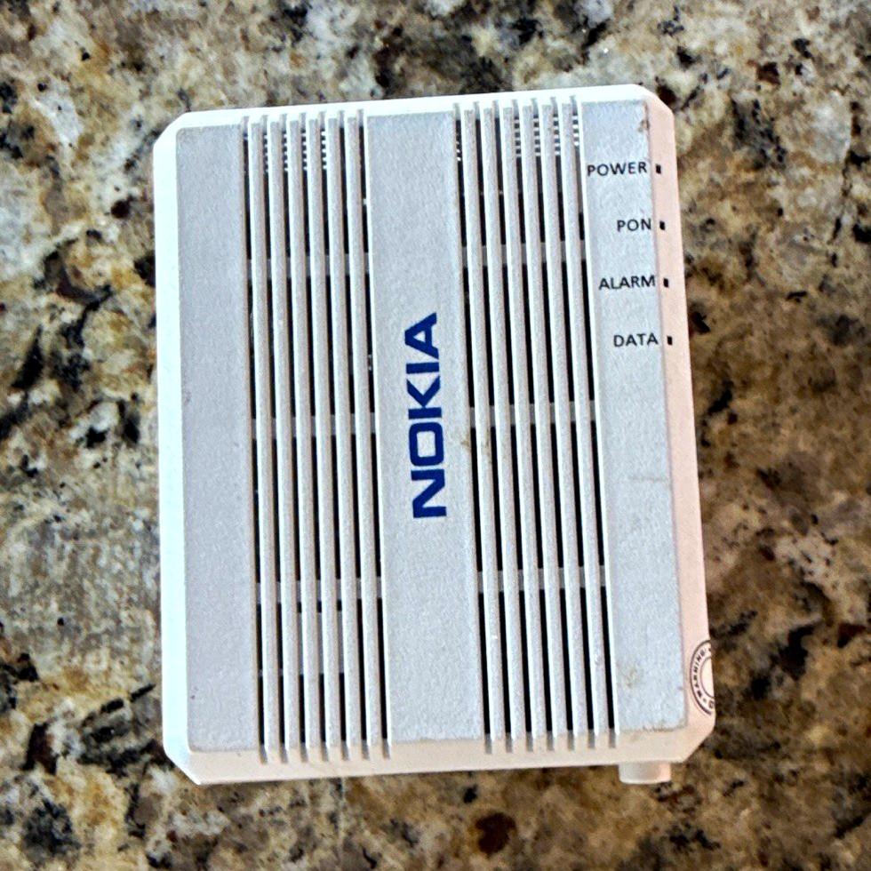Nokia G-010G-A Fiber ONT Adapter, 1x RJ-45 Ethernet, 1Gbps, AT&T, White/Gray