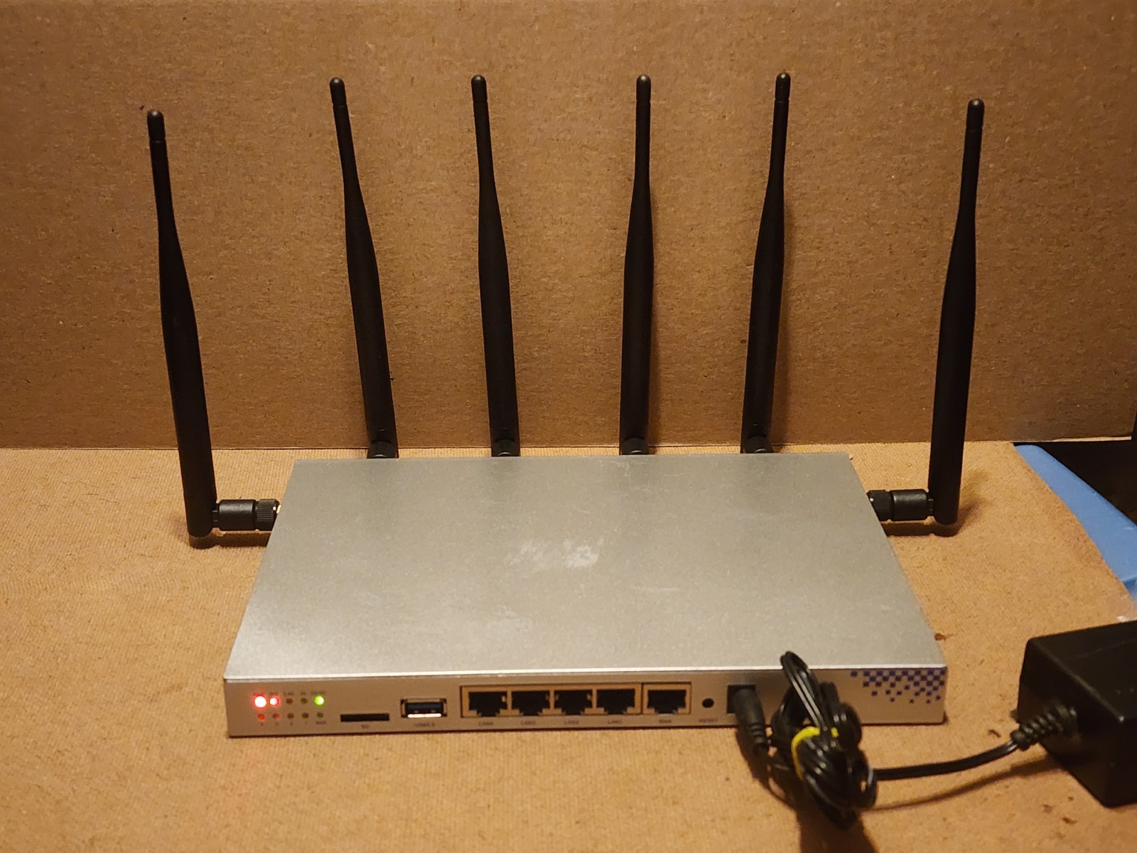 WG3526 4G LTE Router with MC7455 LTE 4G modem w/ 6-Antennas & AC Adapter