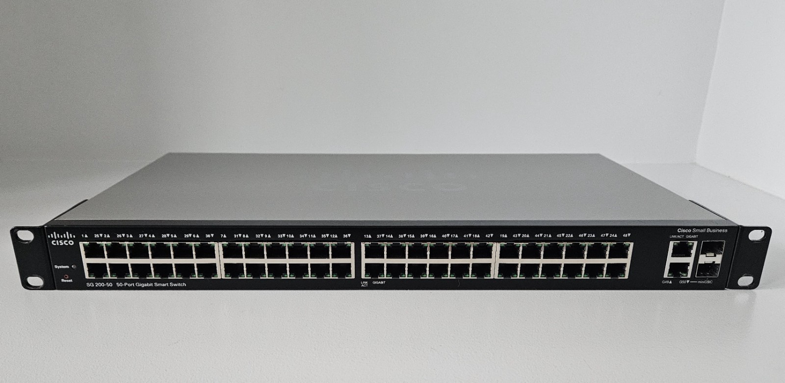Cisco SG200-50 50-Port Gigabit Smart Switch with Rack Mounts SLM2048T V01