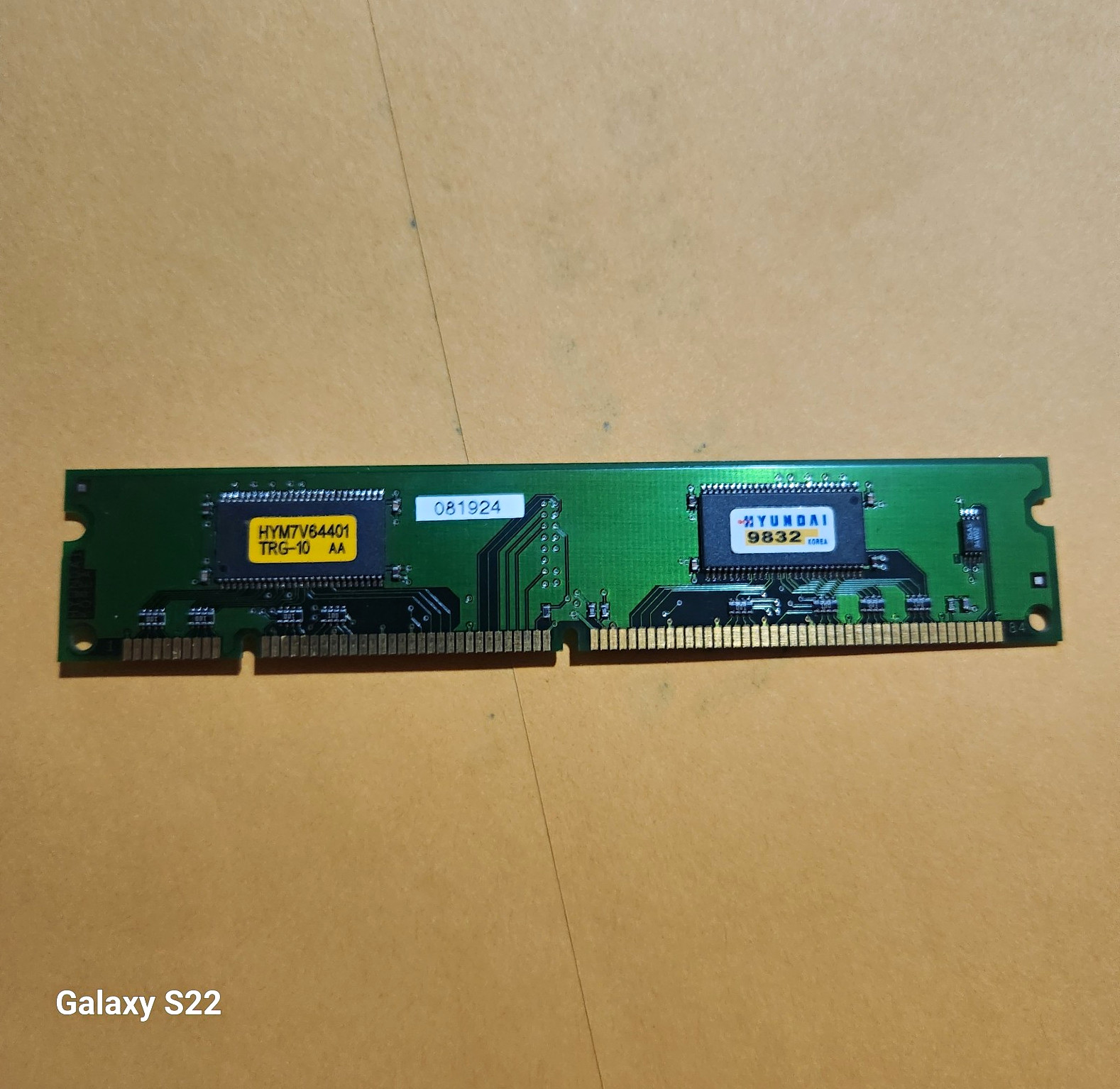 Hyundai 64MB PC-100 168-Pin SDR SDRAM DIMM Non-ECC Unbuffered HYM7V64401