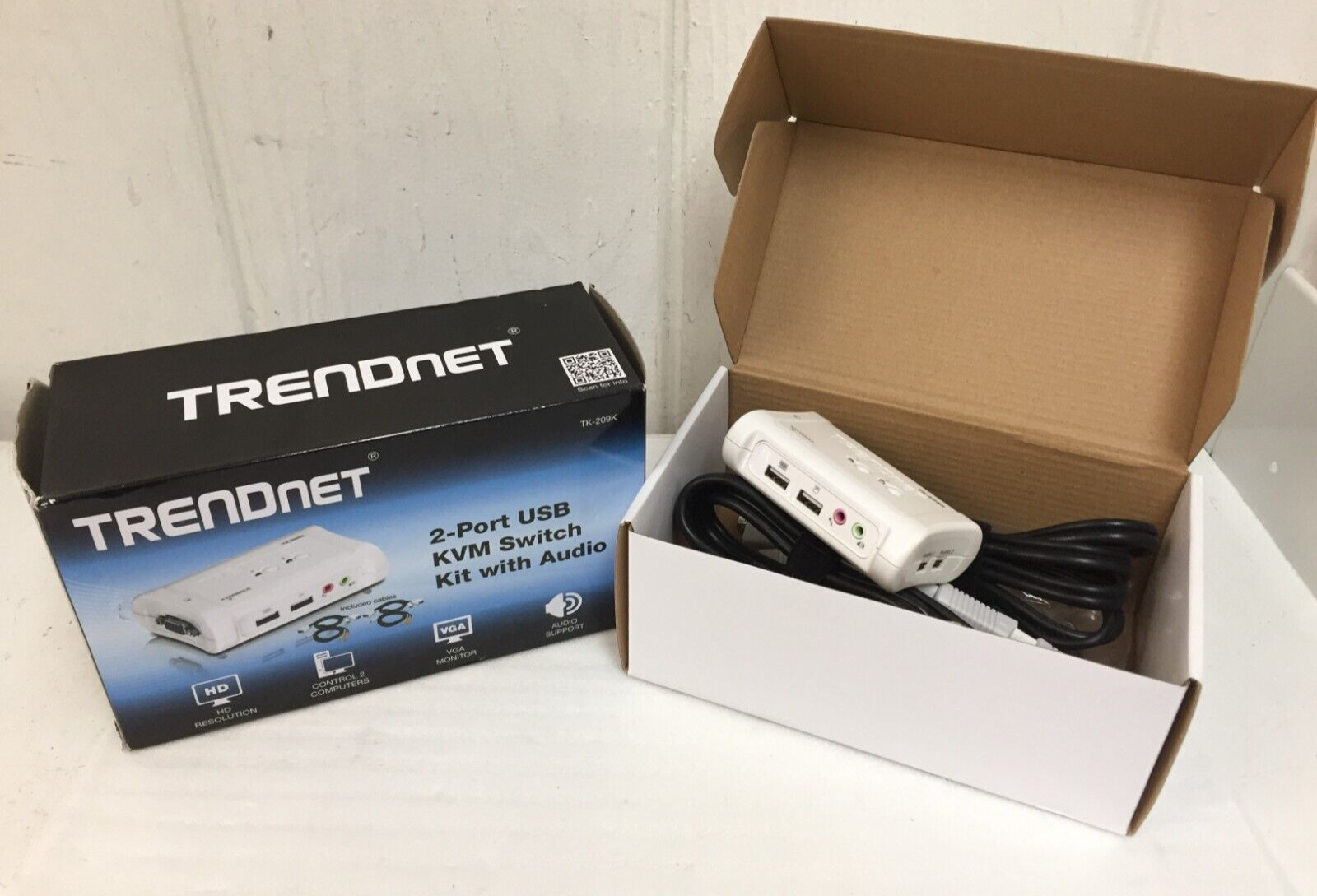 New TRENDnet TK-209K 2-Port USB KVM Switch Kit w/ Audio Cables