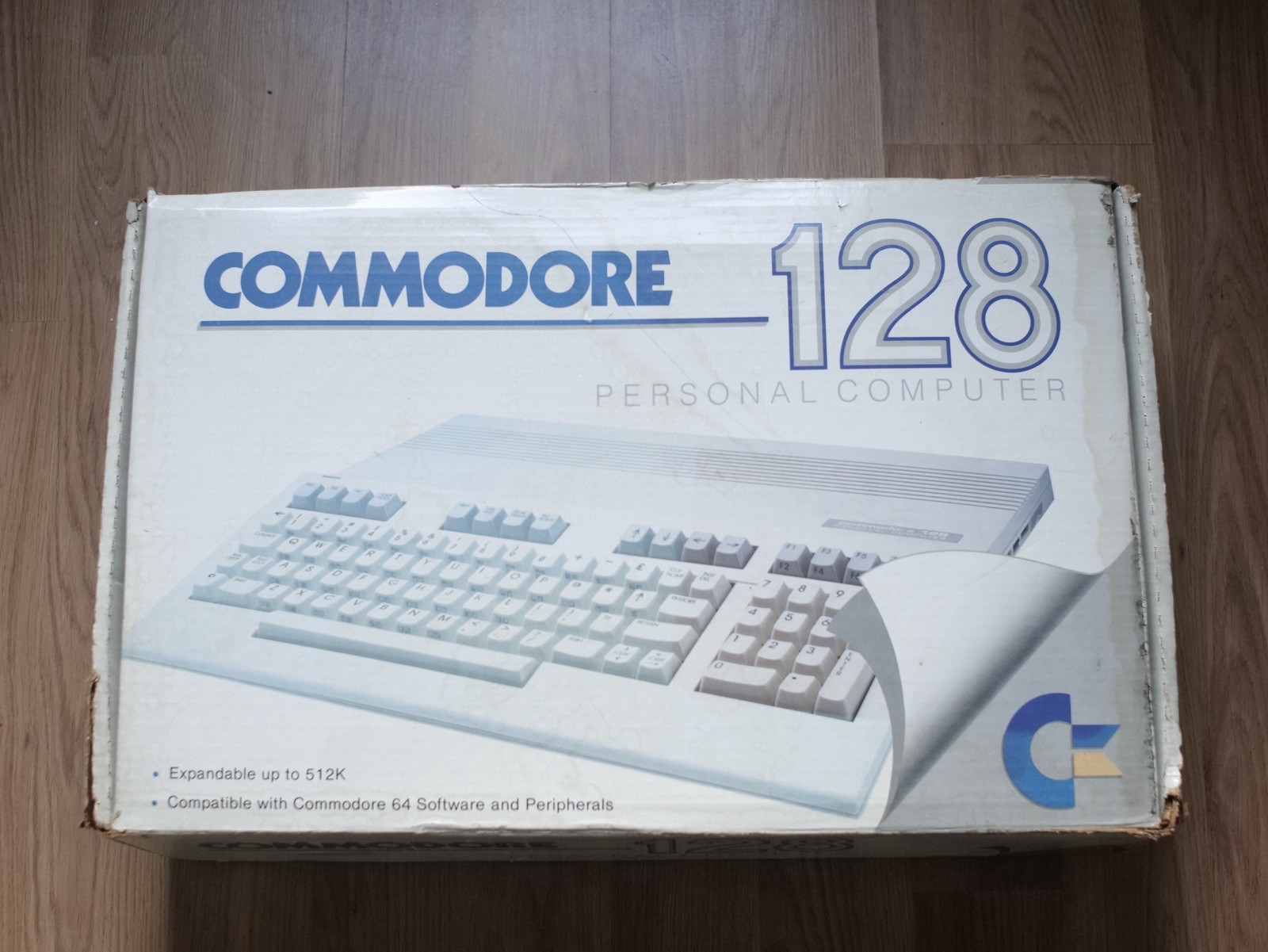 M COMMODORE 128 VINTAGE PERSONAL COMPUTER IN BOX  Tested Works