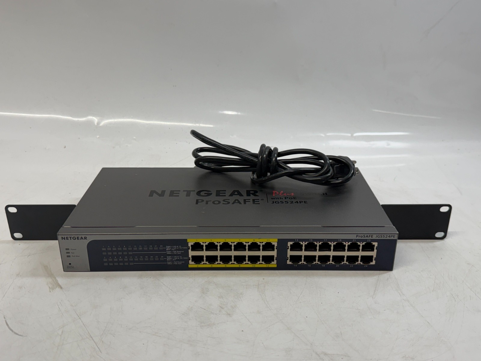 NETGEAR ProSafe Plus JGS524PE 24 Port Web Managed Gigabit PoE Switch w/ ears