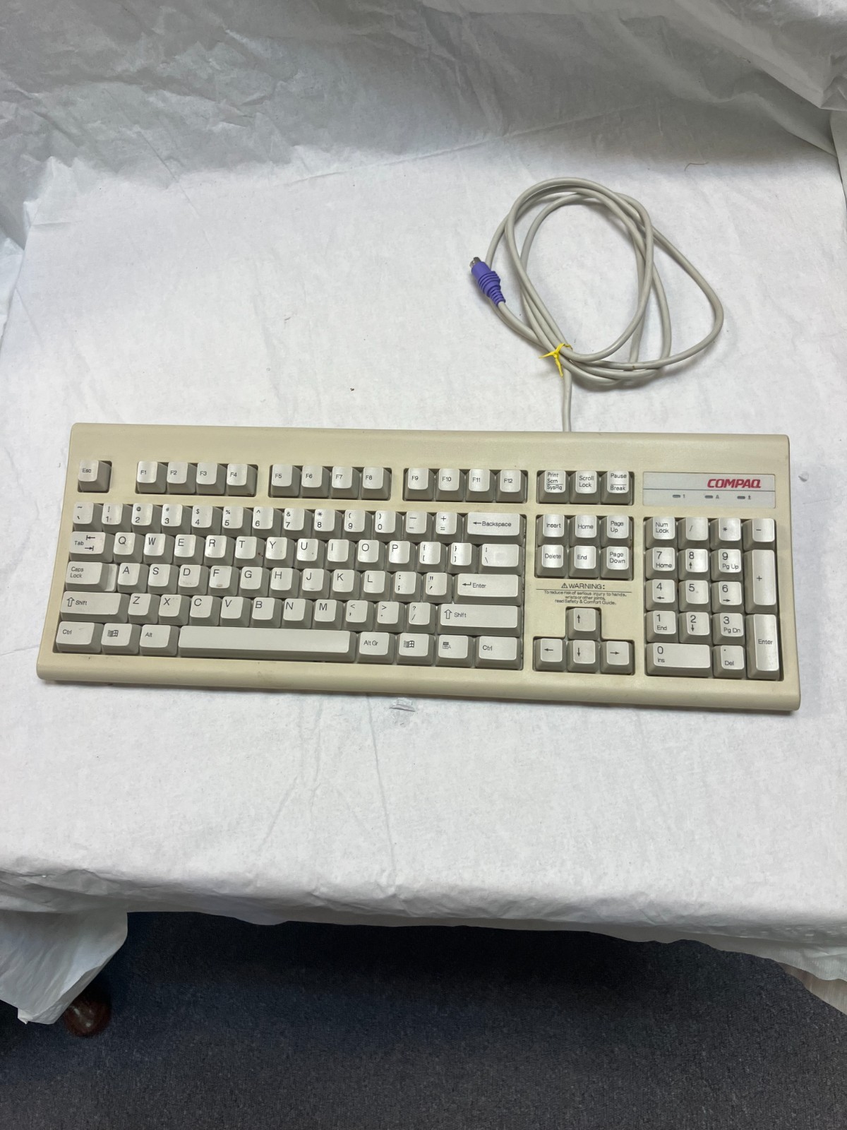 **Vintage Compaq Keyboard KB-3923  PS/2  294318-006