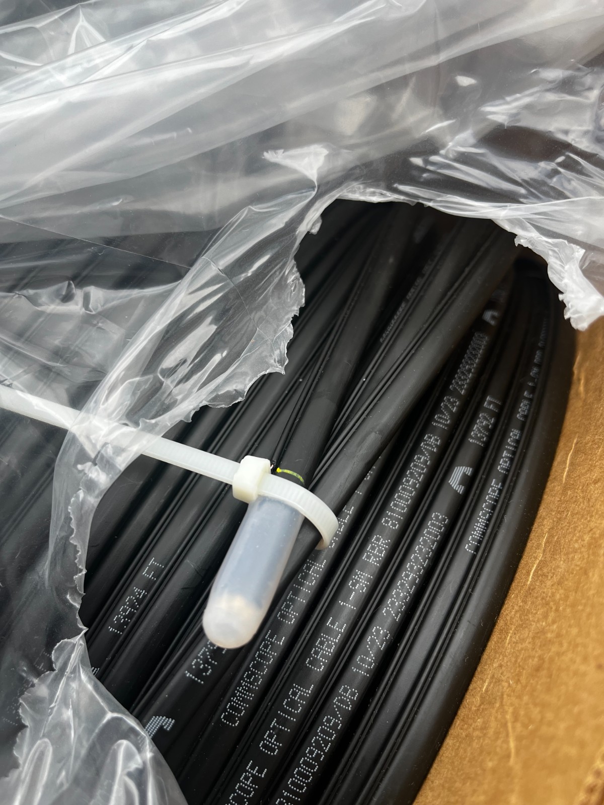 Commscope FHD-H01D-2000F Fiber Optic Cable 2000 feet, single strand no connector