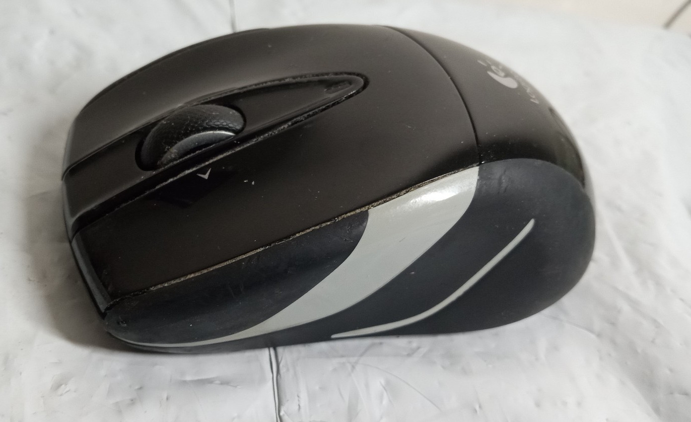 Logitech M525 Wireless Mouse Black Unifying Receiver USB PC Mac Ergonomic