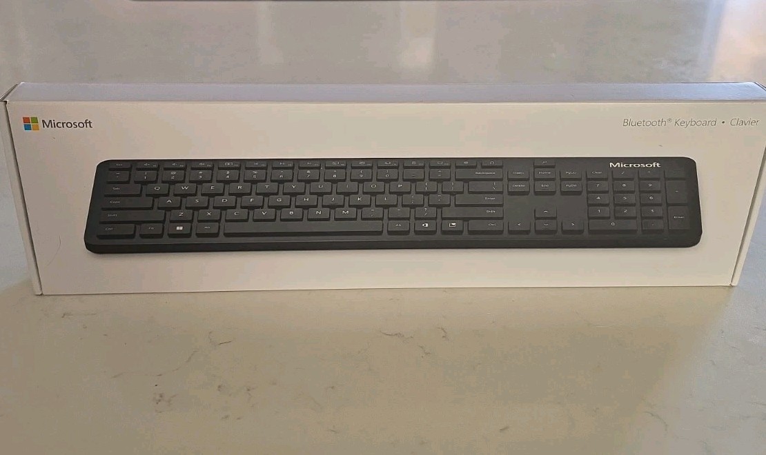 Sealed  Microsoft Bluetooth Wireless Keyboard Black  QSZ-00001 Mod. 1898. 