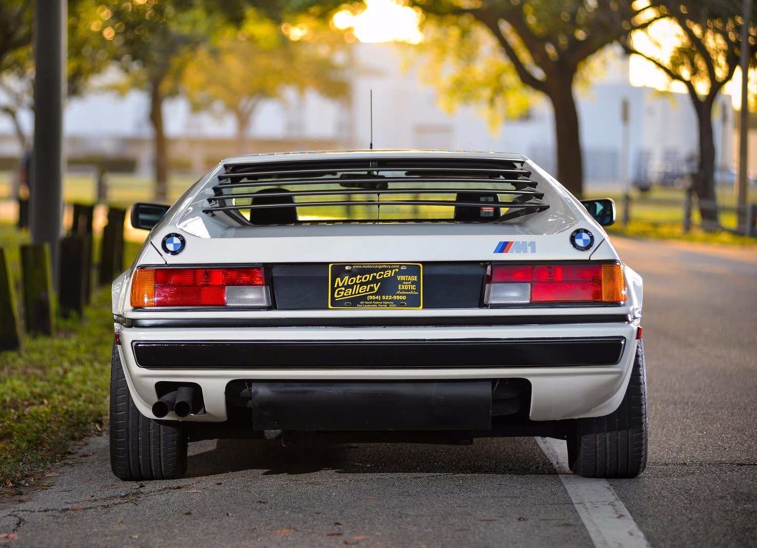 Cars bmw m1 us spec e26 coupe white Desk Mat Stitched