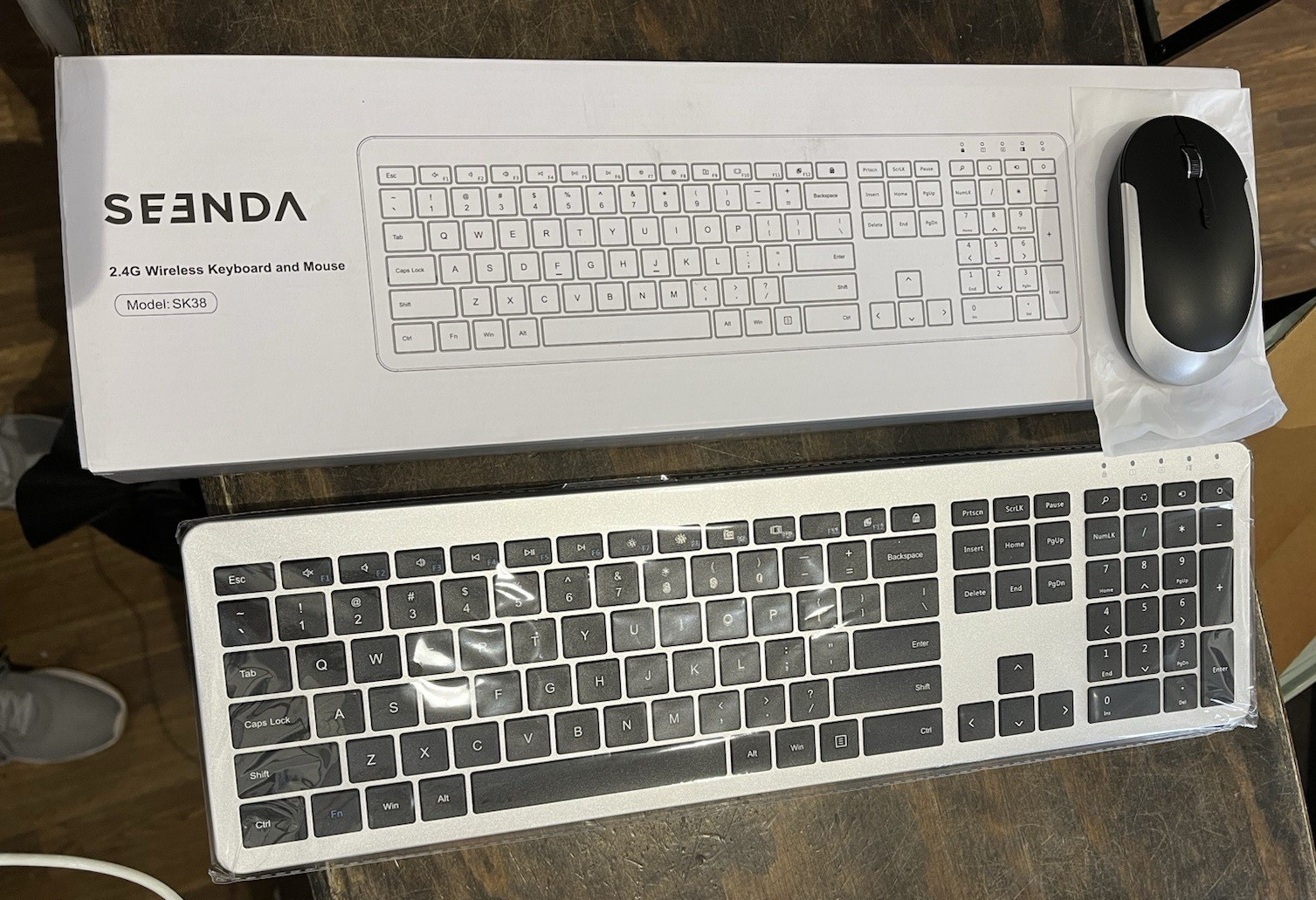 Seenda 2.4G Wireless Keyboard and Mouse Model: SK38