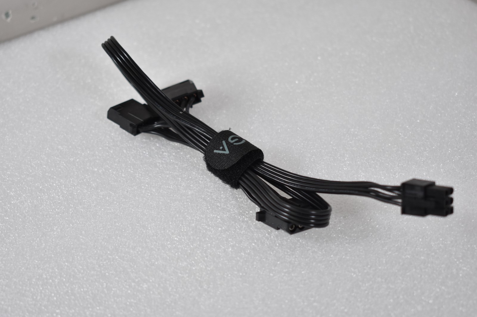 EVGA GQ  6-Pin to 3x 4-Pin Molex Modular Peripheral Cable