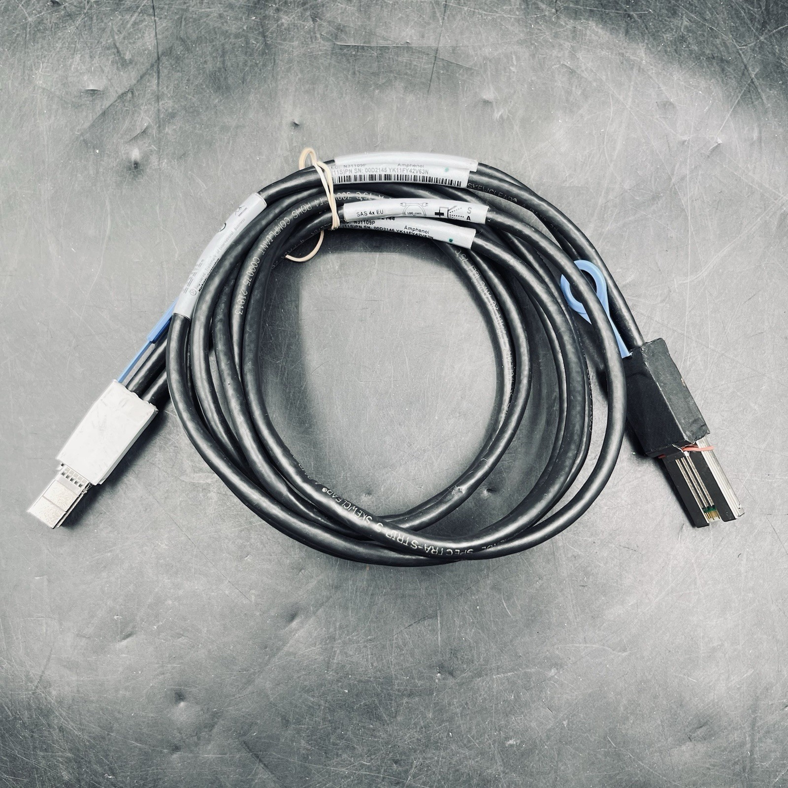 IBM Lenovo SAS Cable Part Number 00D2144 By Amphenol 4m Untested 6 Available