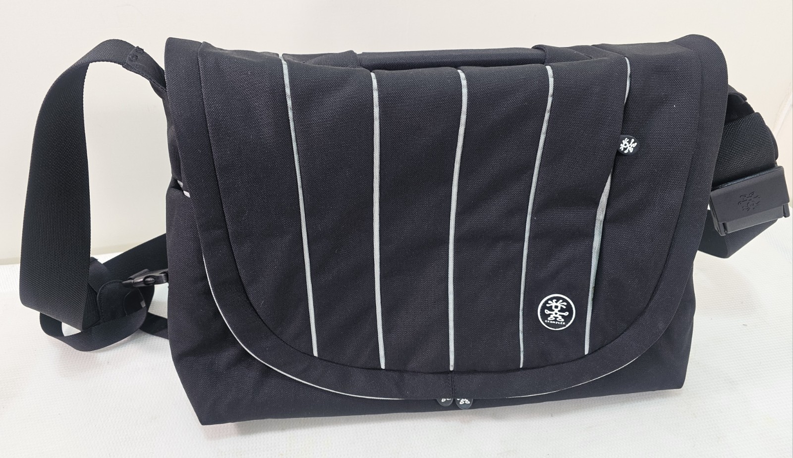 Crumpler "The Buck Taker" Laptop Travel Shoulder Bag High-Quality X LARGE- RARE
