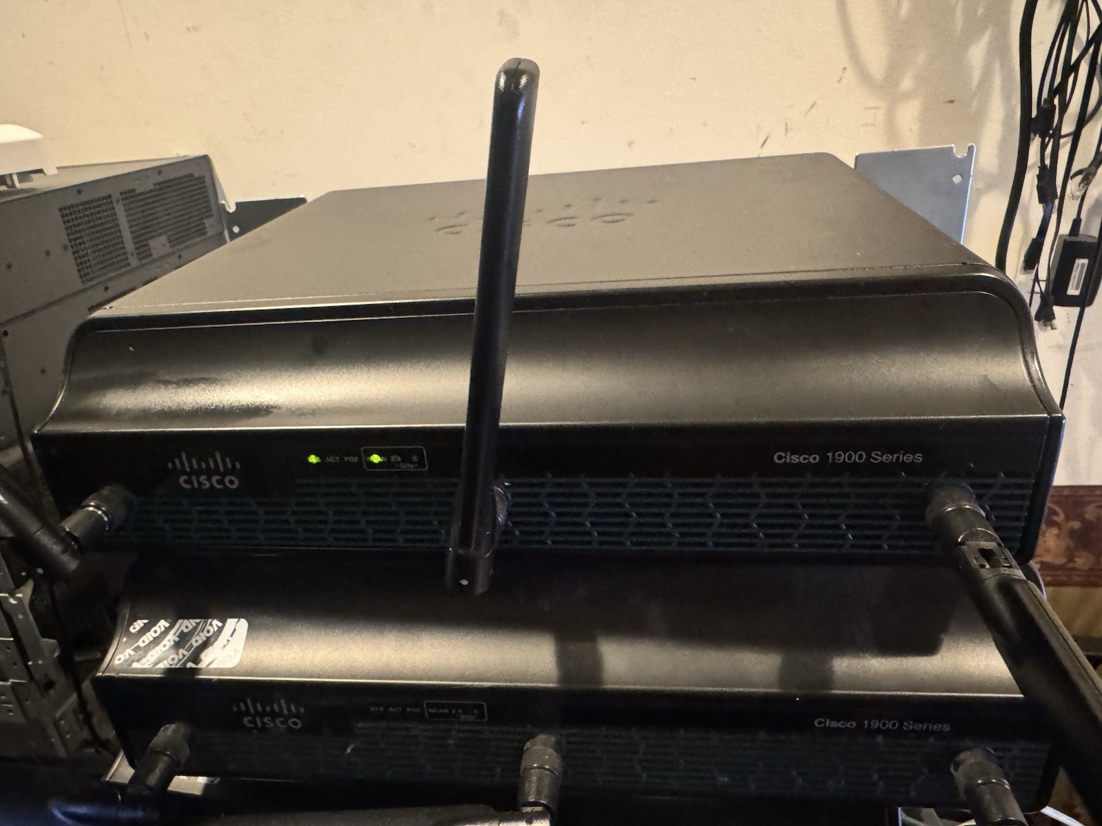 Cisco CISCO1941W-A/K9 WIRELESS Router 1941 Ver. 15.7(3)M9 Tested with rack Ears