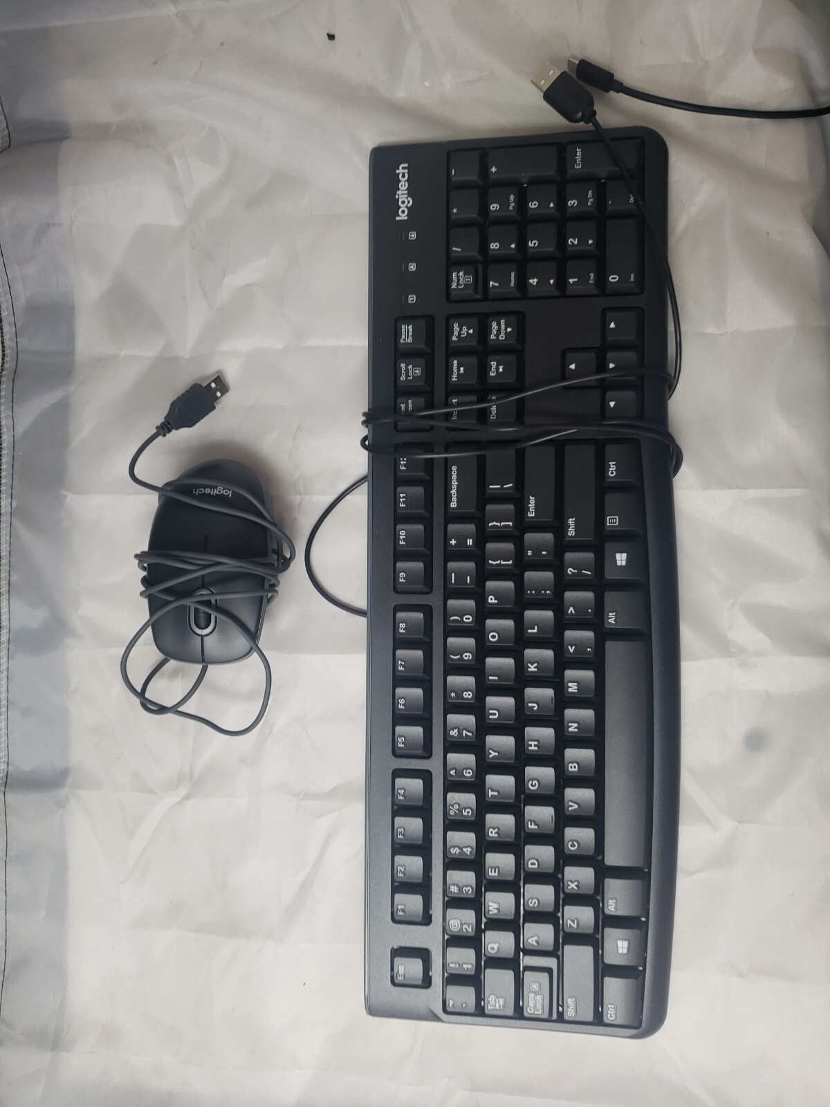Logitech MK120 (920-002565) Wired Keyboard and Mouse Combo