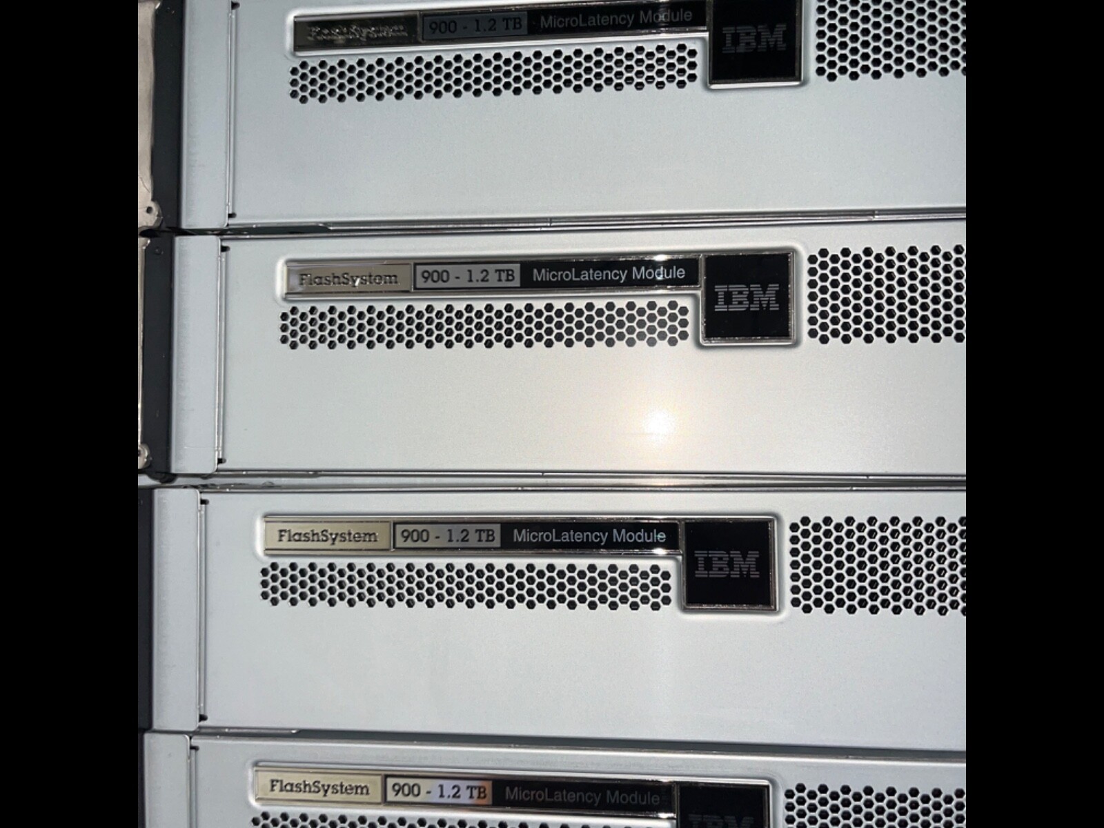 IBM 1.2TB FLASHSYSTEM 900 4x 1.2TB flash modules. Fully loaded.