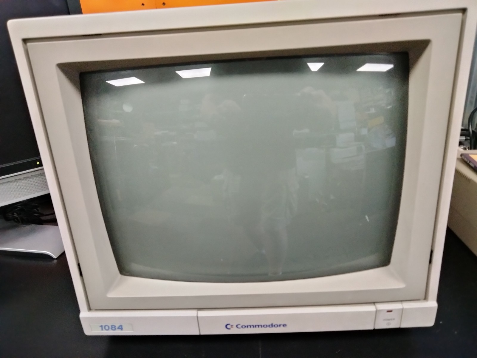 Commodore 1084 CRT Monitor Vintage 1987 Powers On and Displays image in RGB