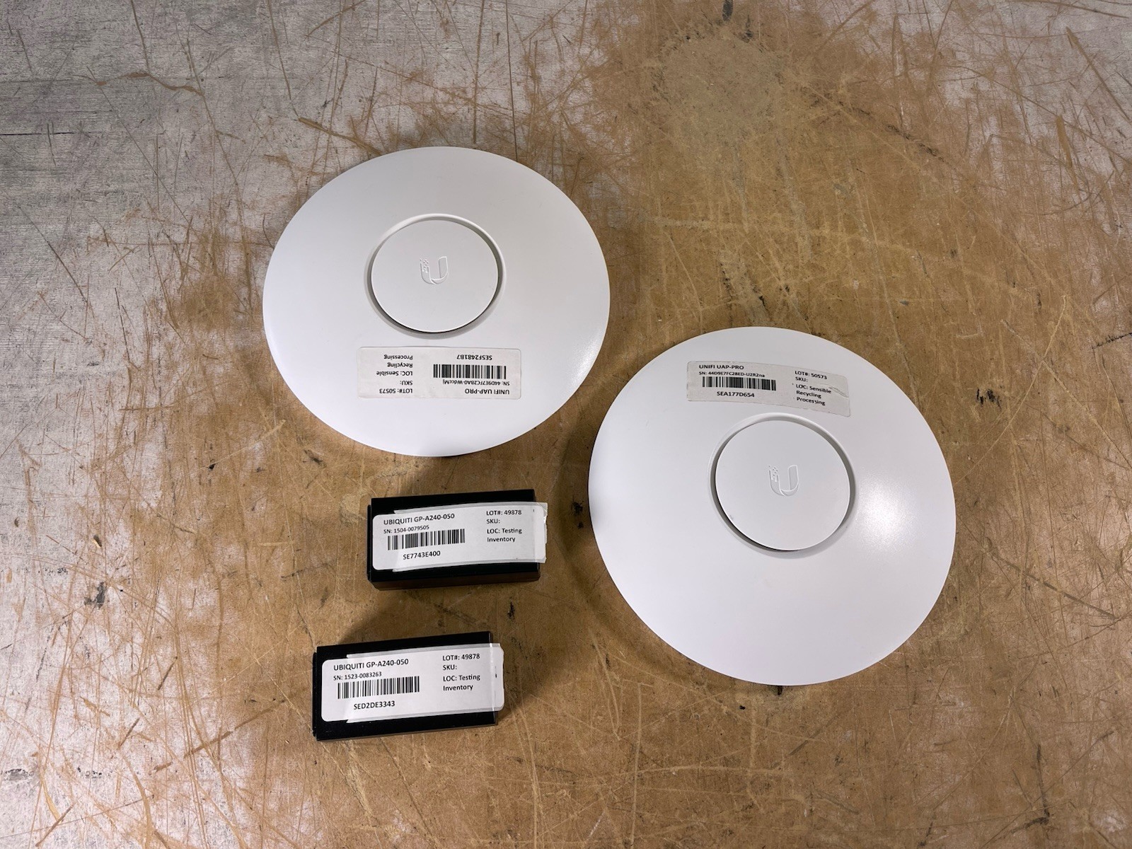 (LOT OF 2) UBIQUITI NETWORKS UNIFI UAP-PRO WIRELESS ACCESS POINT W/POWER ADAPTER