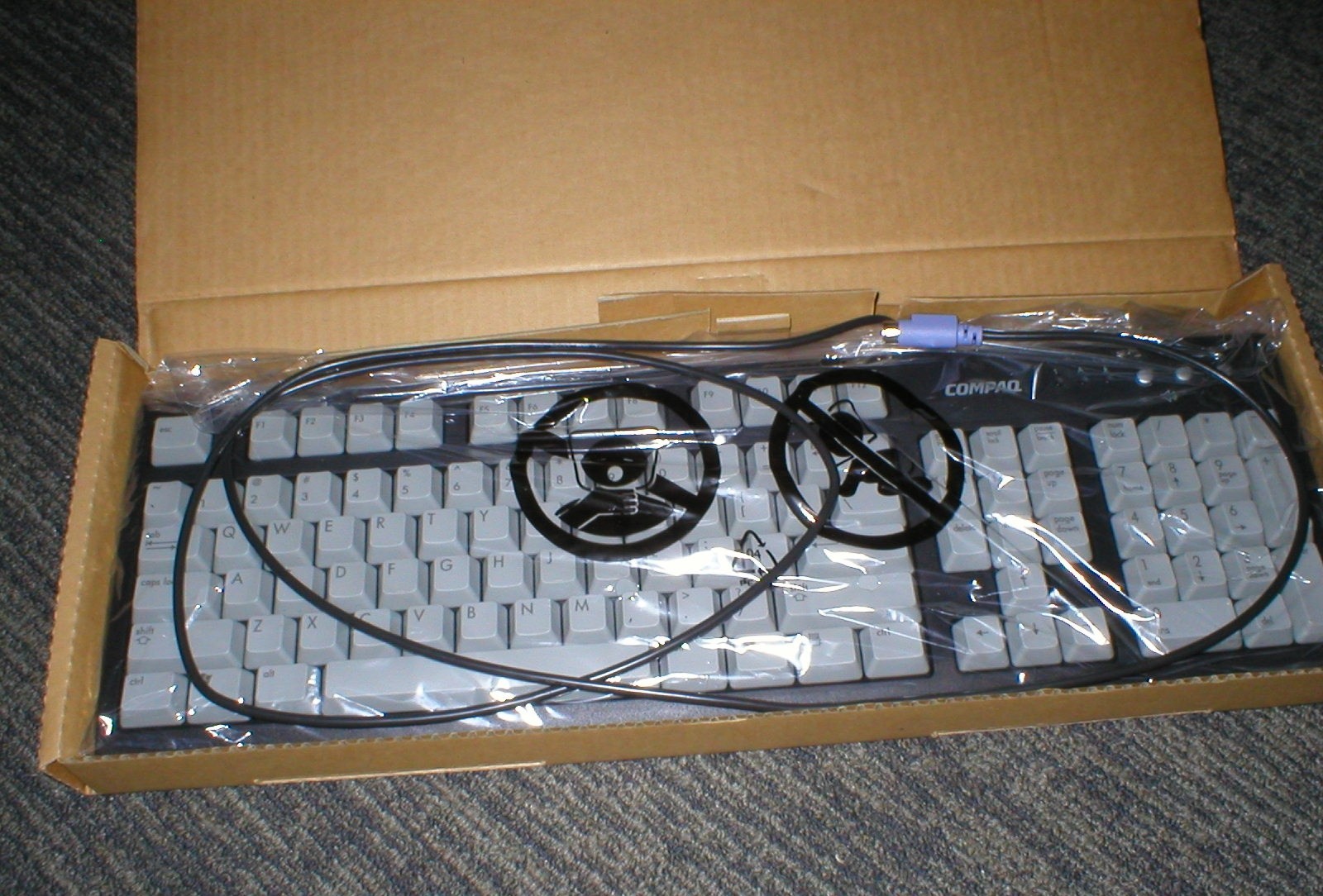 COMPAQ Keyboard PS2 P/N 5069-4641 New