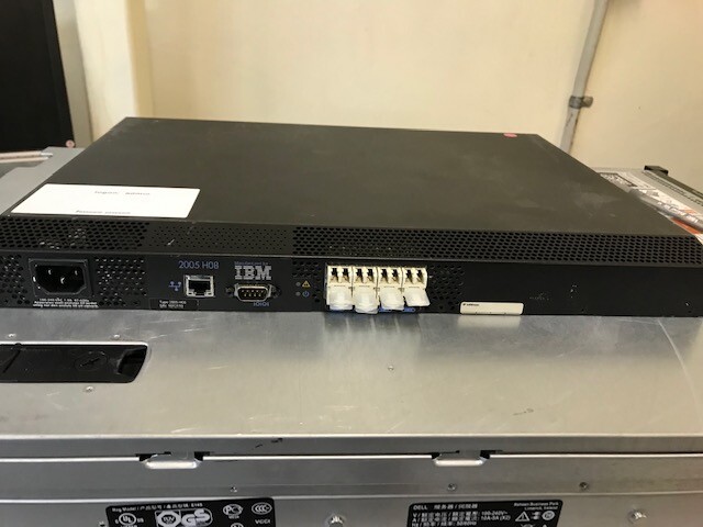 IBM TotalStorage SAN 8-Port SWITCH MODEL: 2005-H08 P/N: 22R0530