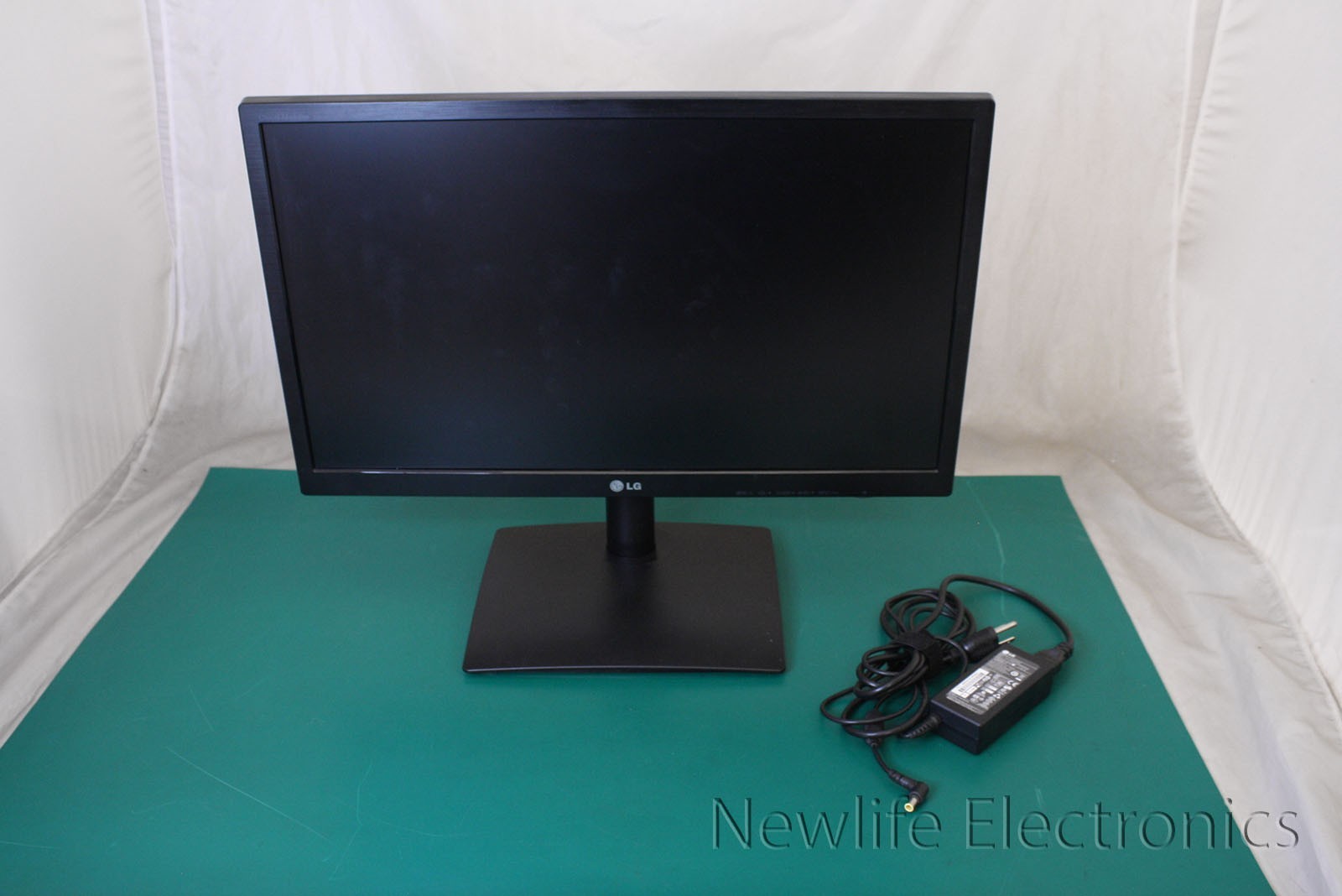 LG 23CAV42K-B 23 in. WideScreen IPS LED Monitor 23CAV42KL